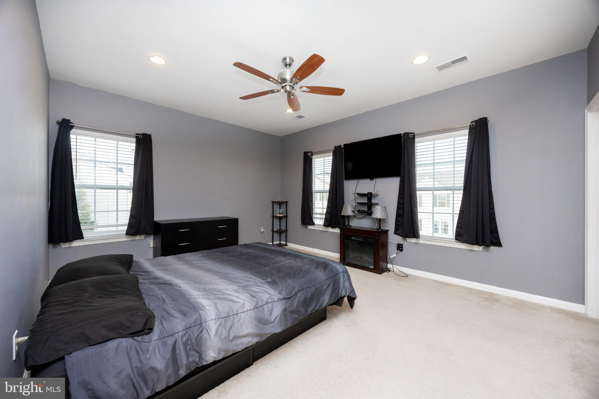 ROUND HILL - Residential