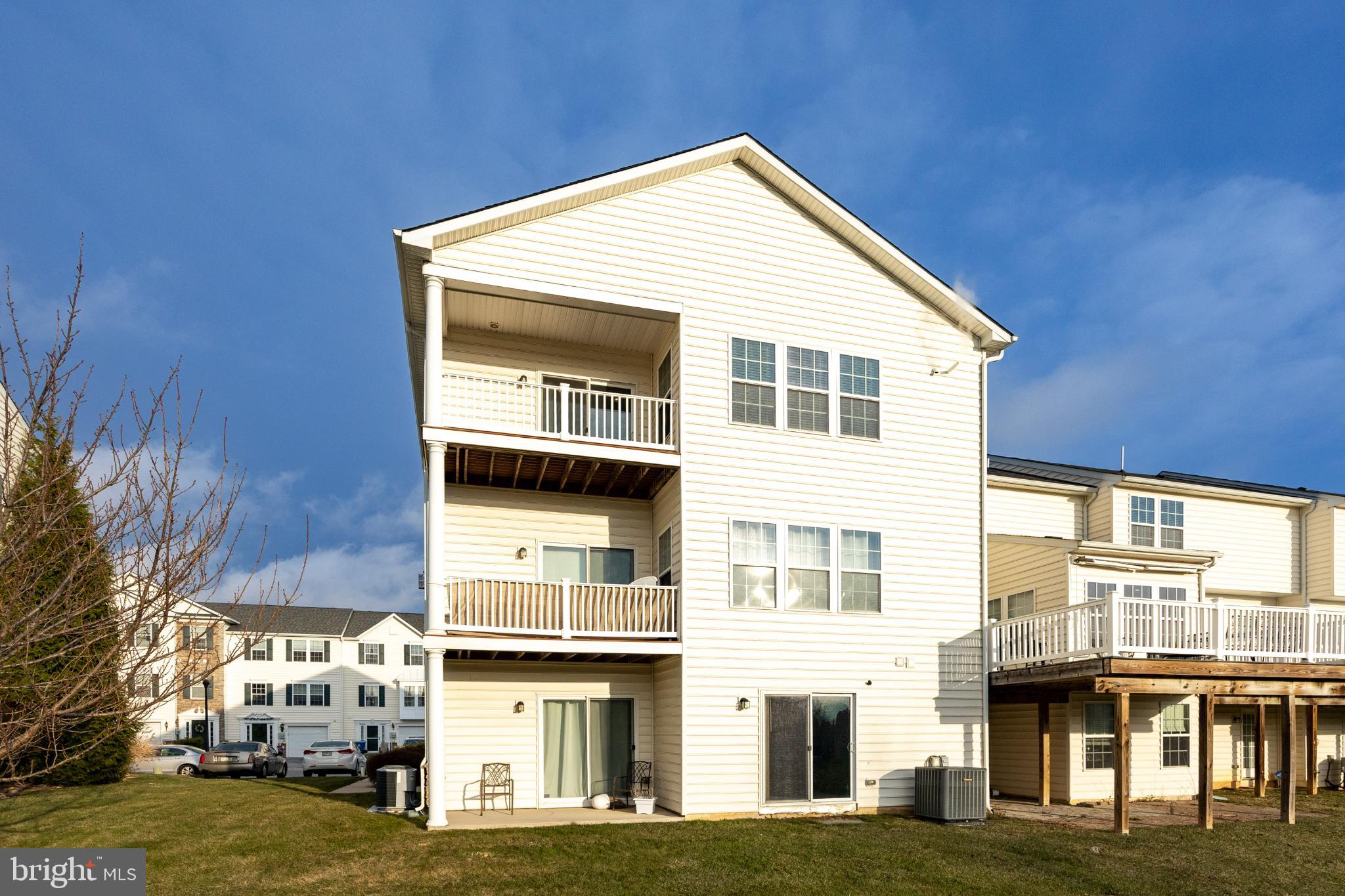 ROUND HILL - Residential