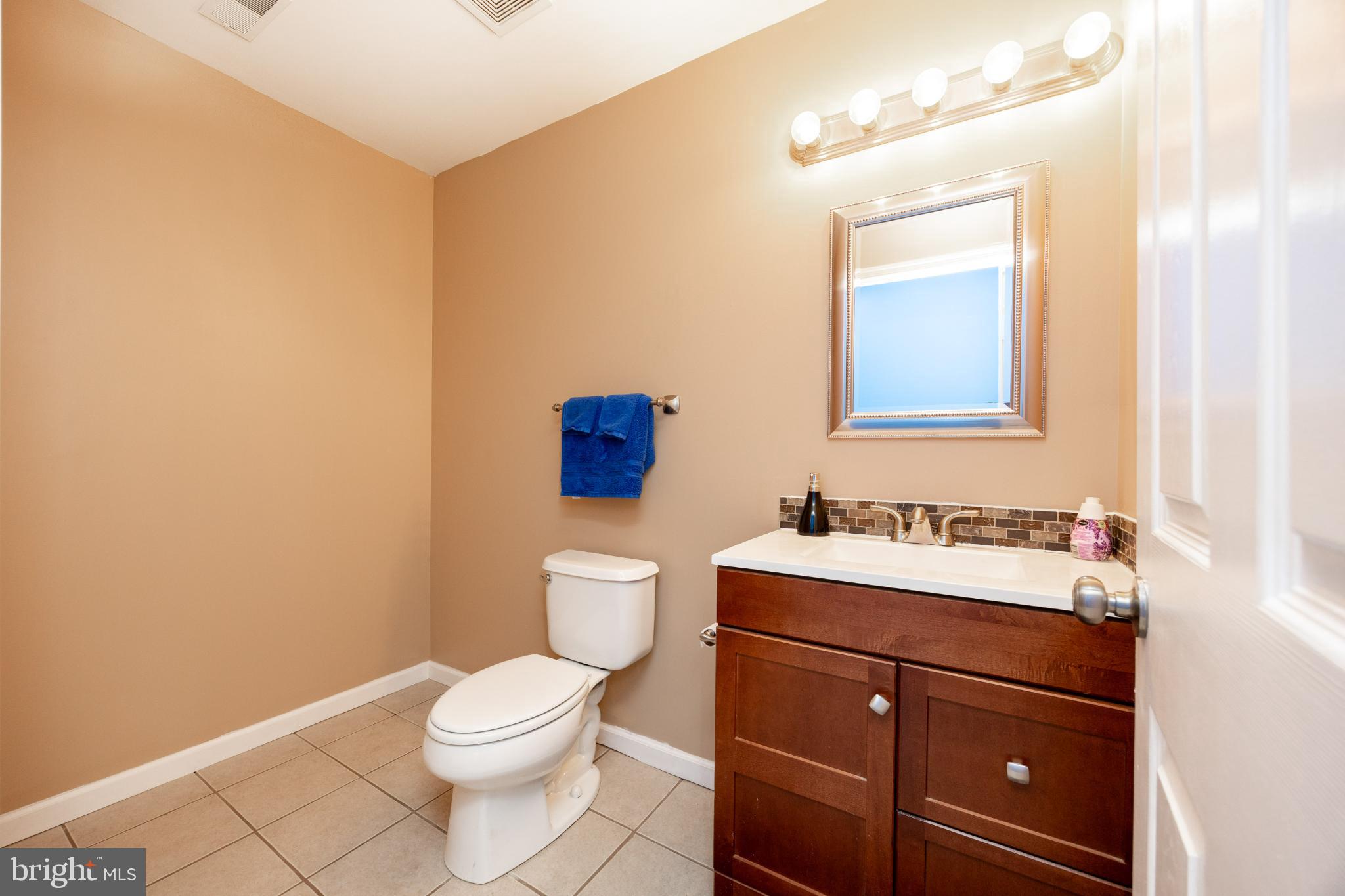 ROUND HILL - Residential