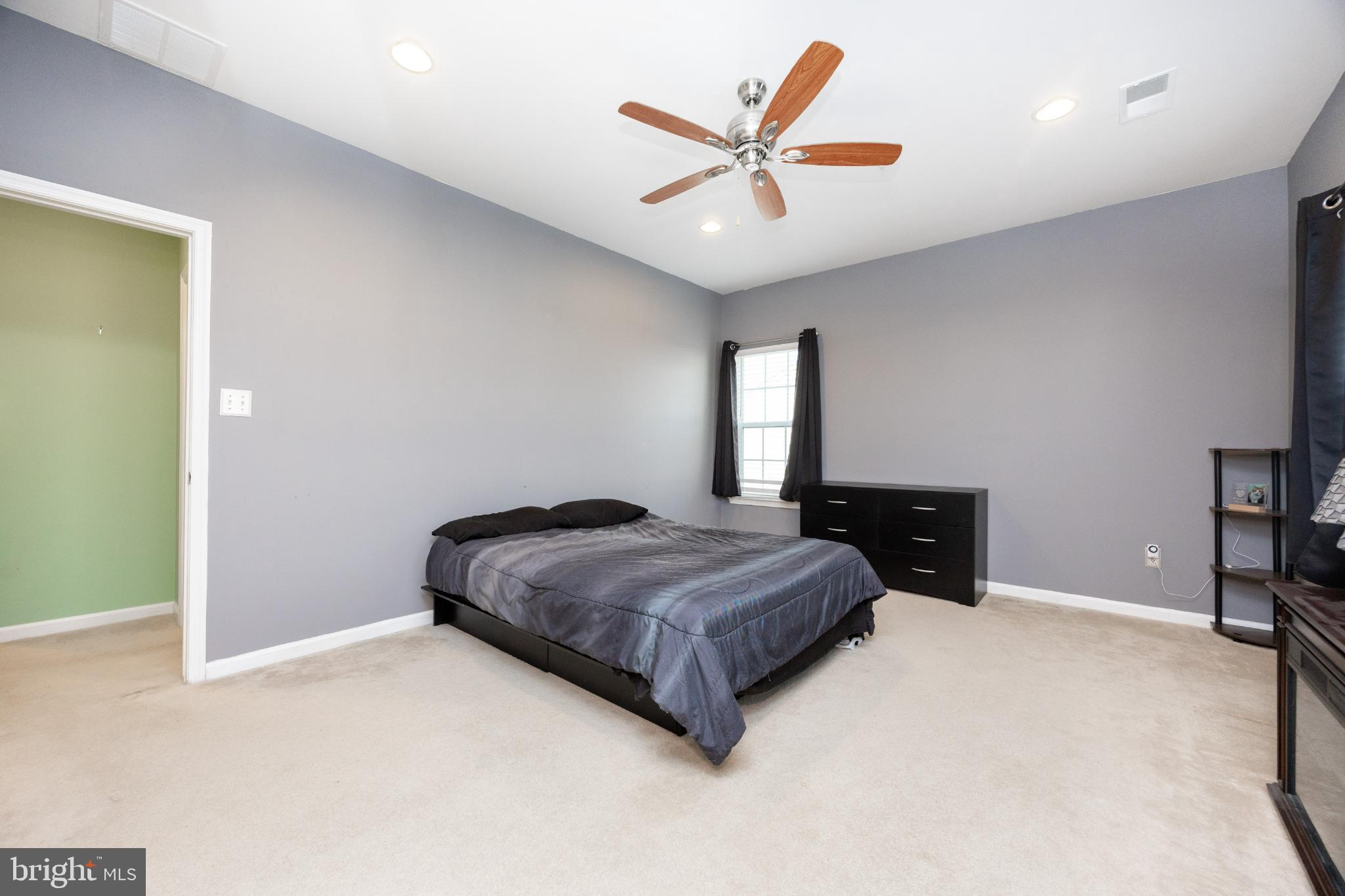 ROUND HILL - Residential