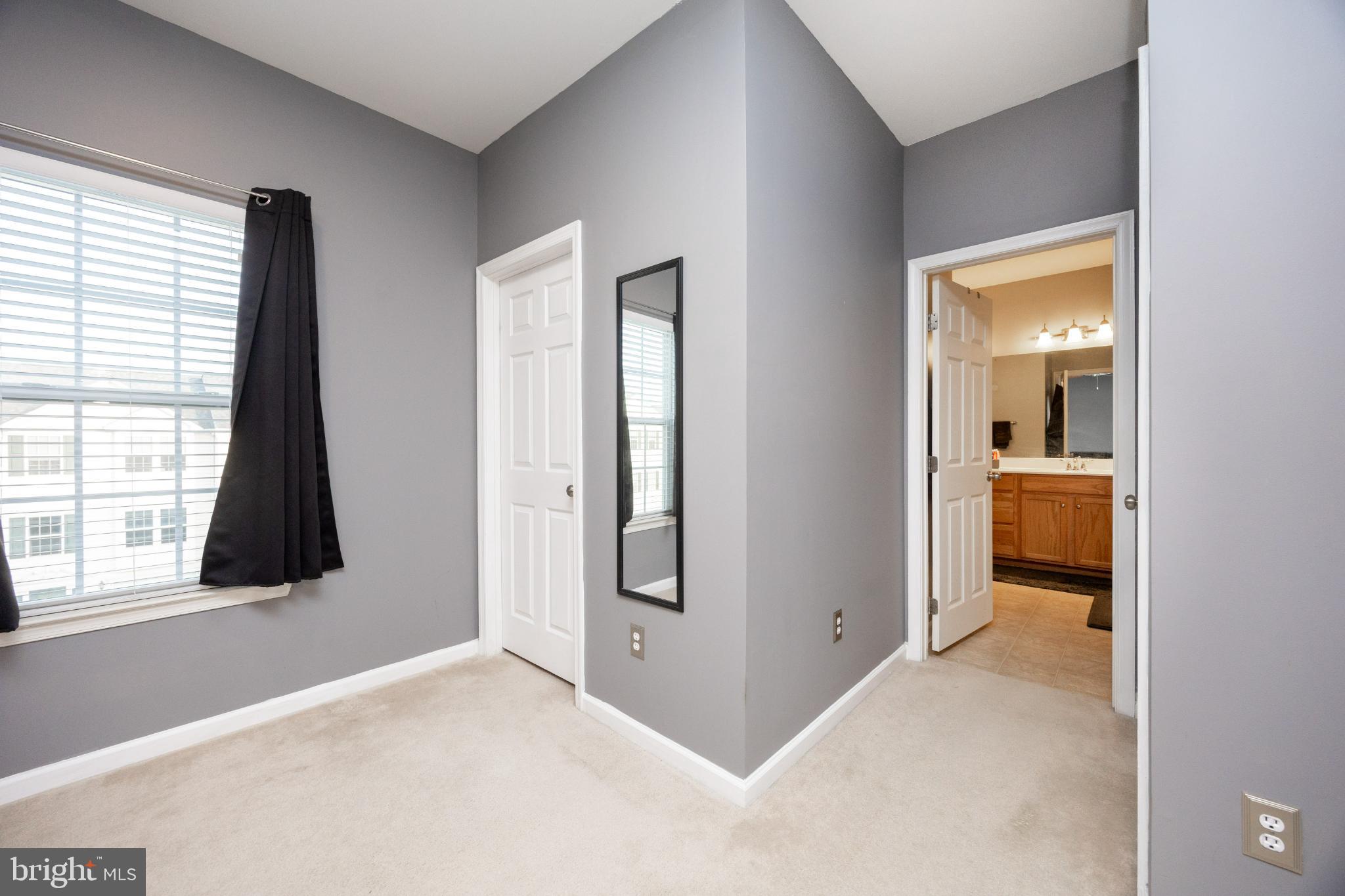 ROUND HILL - Residential