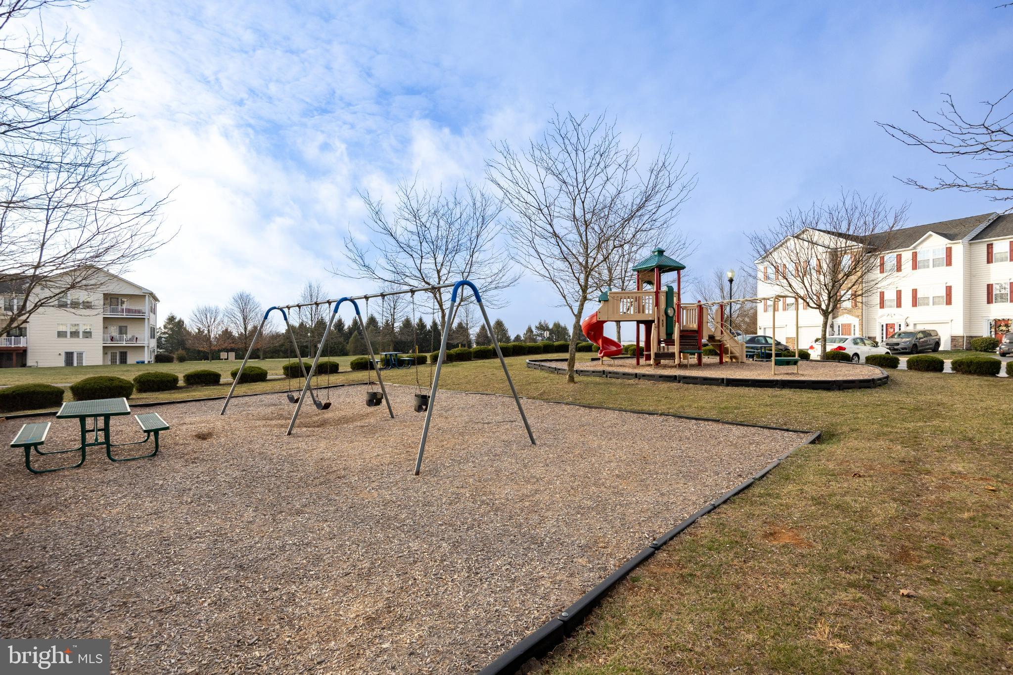 ROUND HILL - Residential