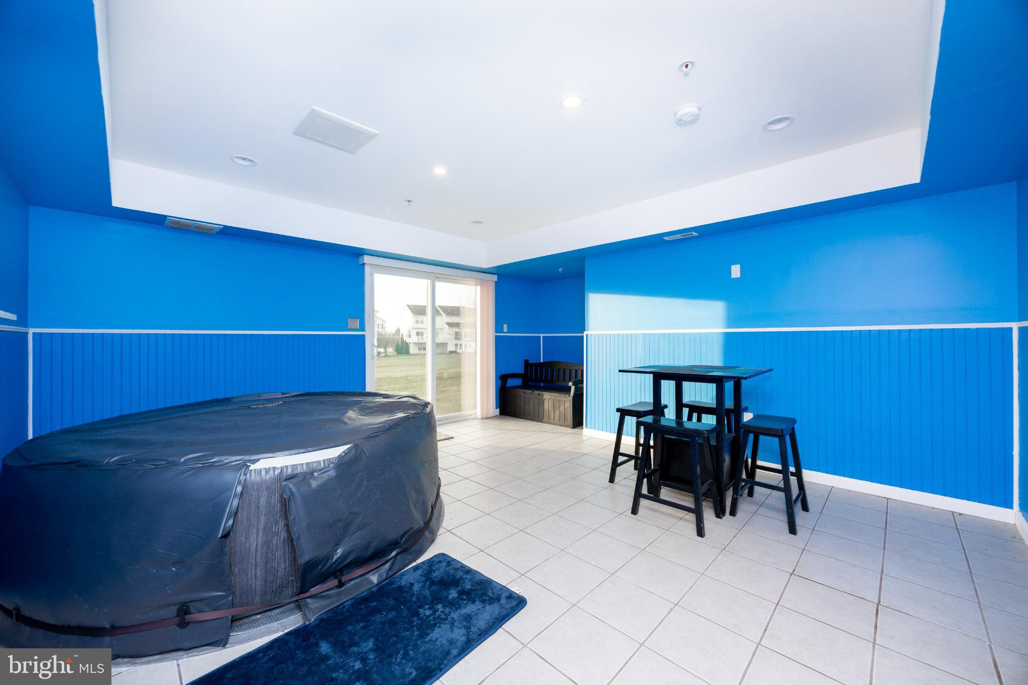 ROUND HILL - Residential