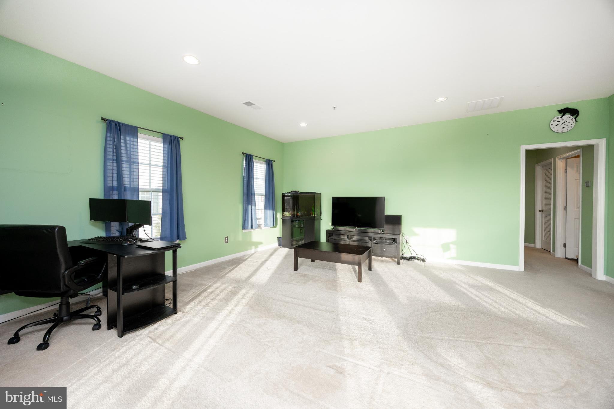 ROUND HILL - Residential