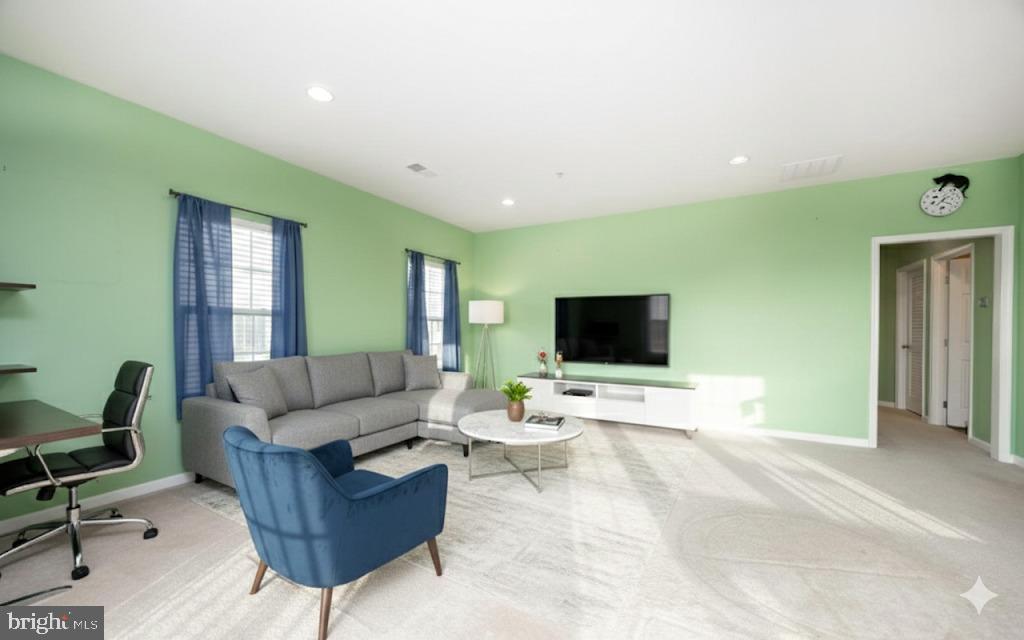 ROUND HILL - Residential