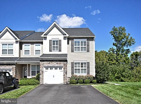 Townhouse For Sale - 242 Hillstone Circle<br/> Montgomery County, SOUDERTON, PA 18964