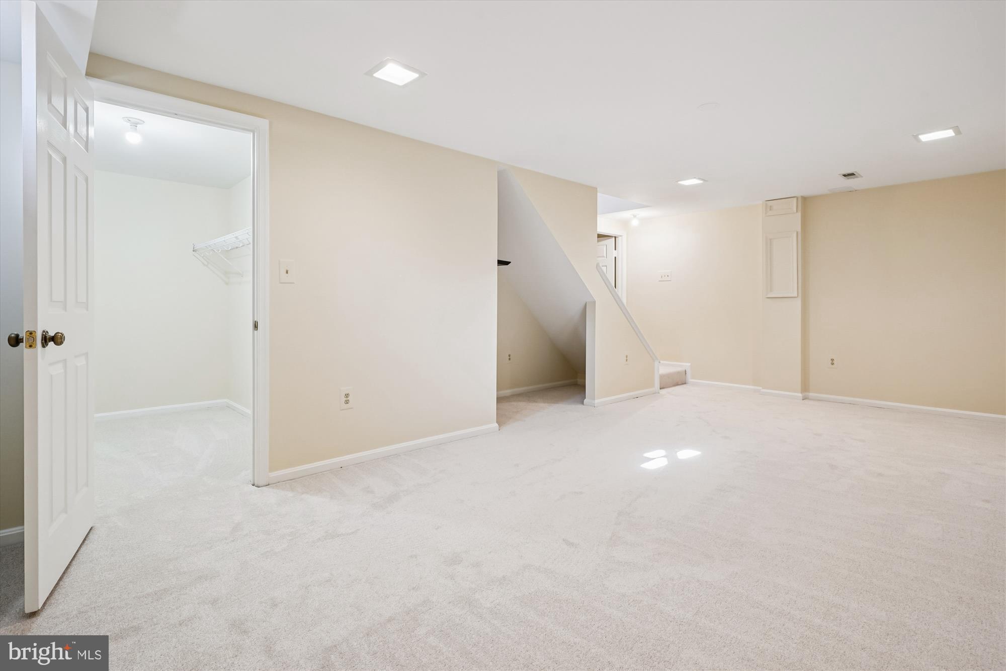 COLCHESTER HUNT - Residential