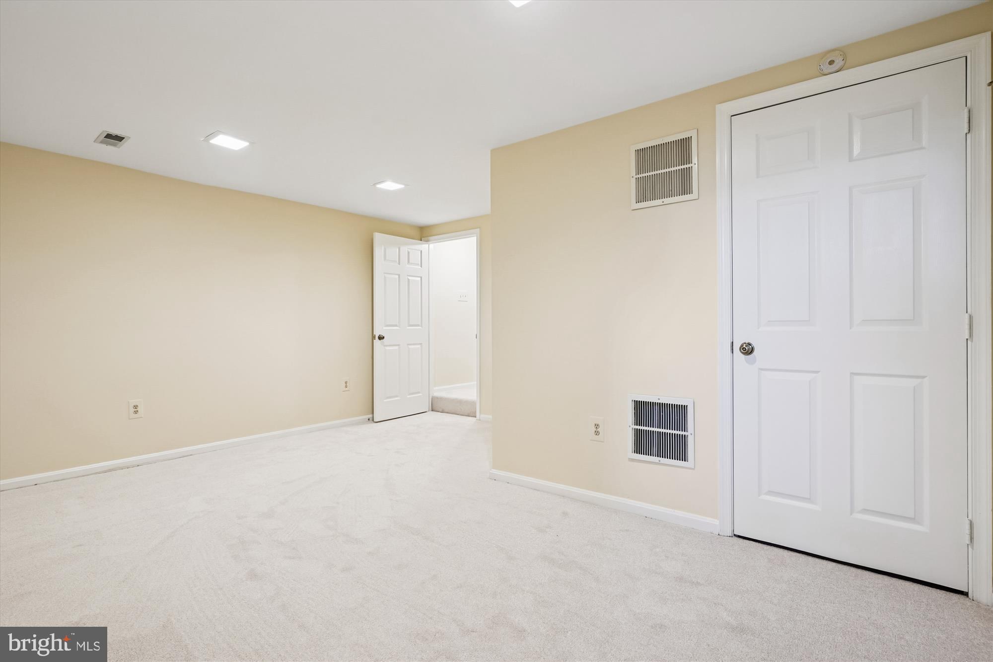 COLCHESTER HUNT - Residential