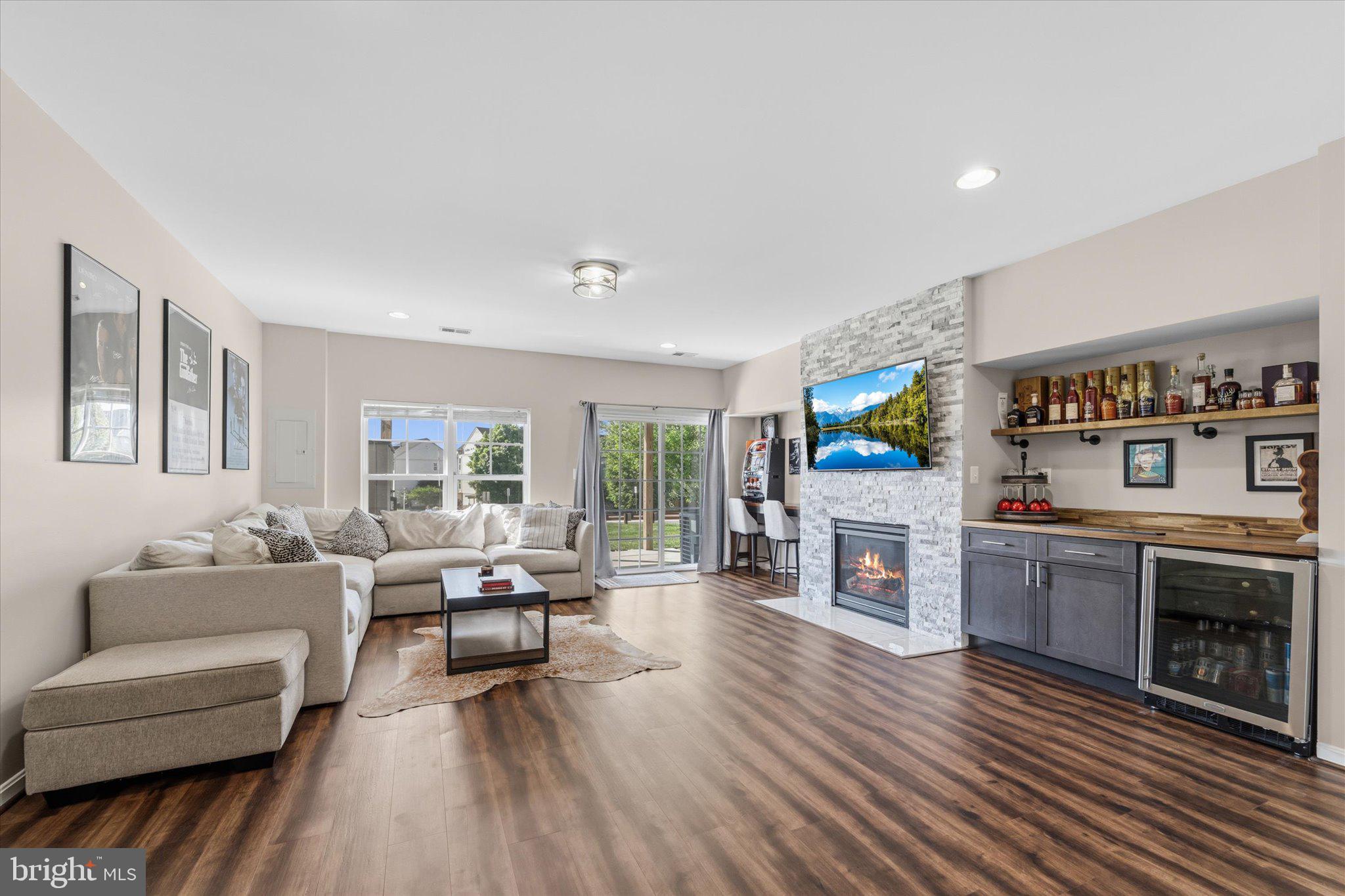 PEMBROOKE - Residential