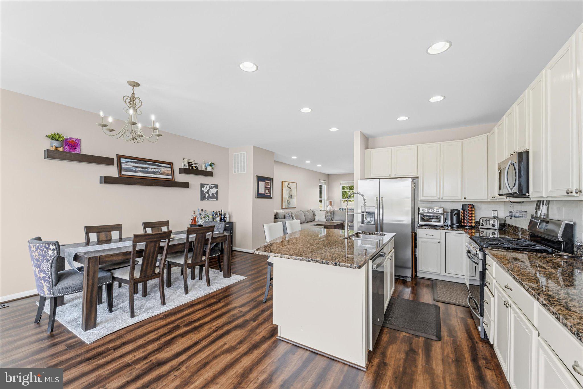 PEMBROOKE - Residential