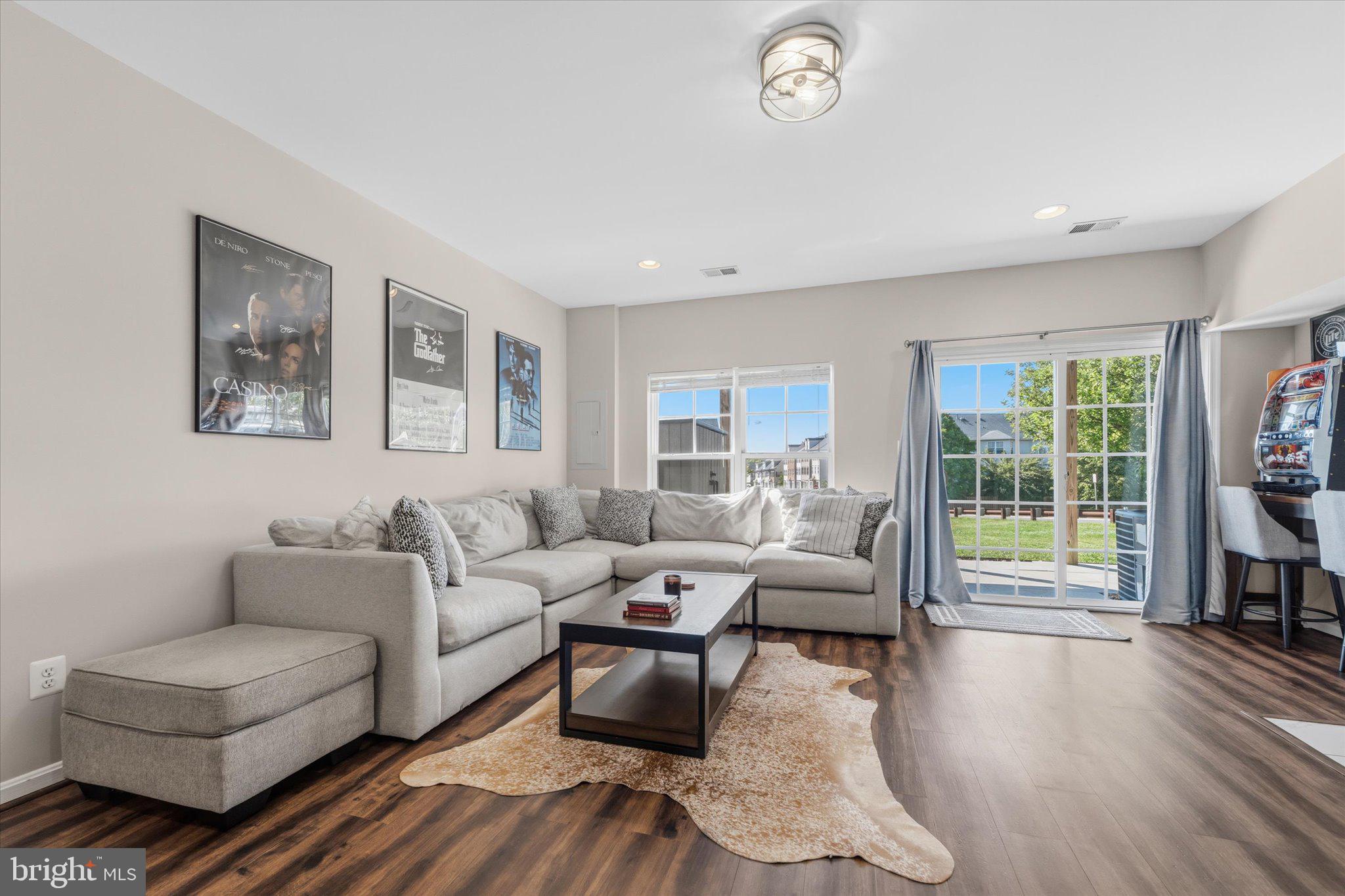 PEMBROOKE - Residential