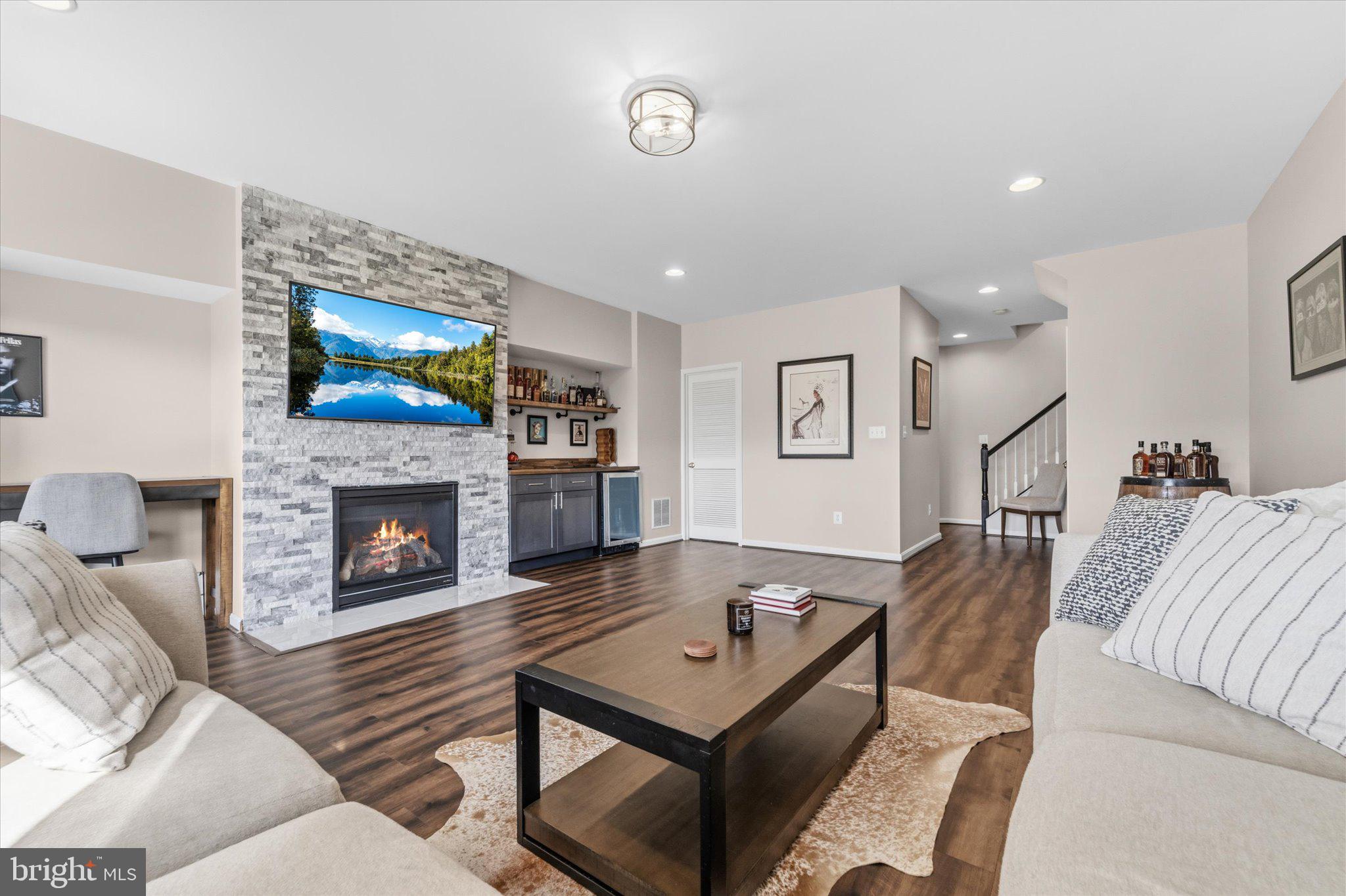 PEMBROOKE - Residential