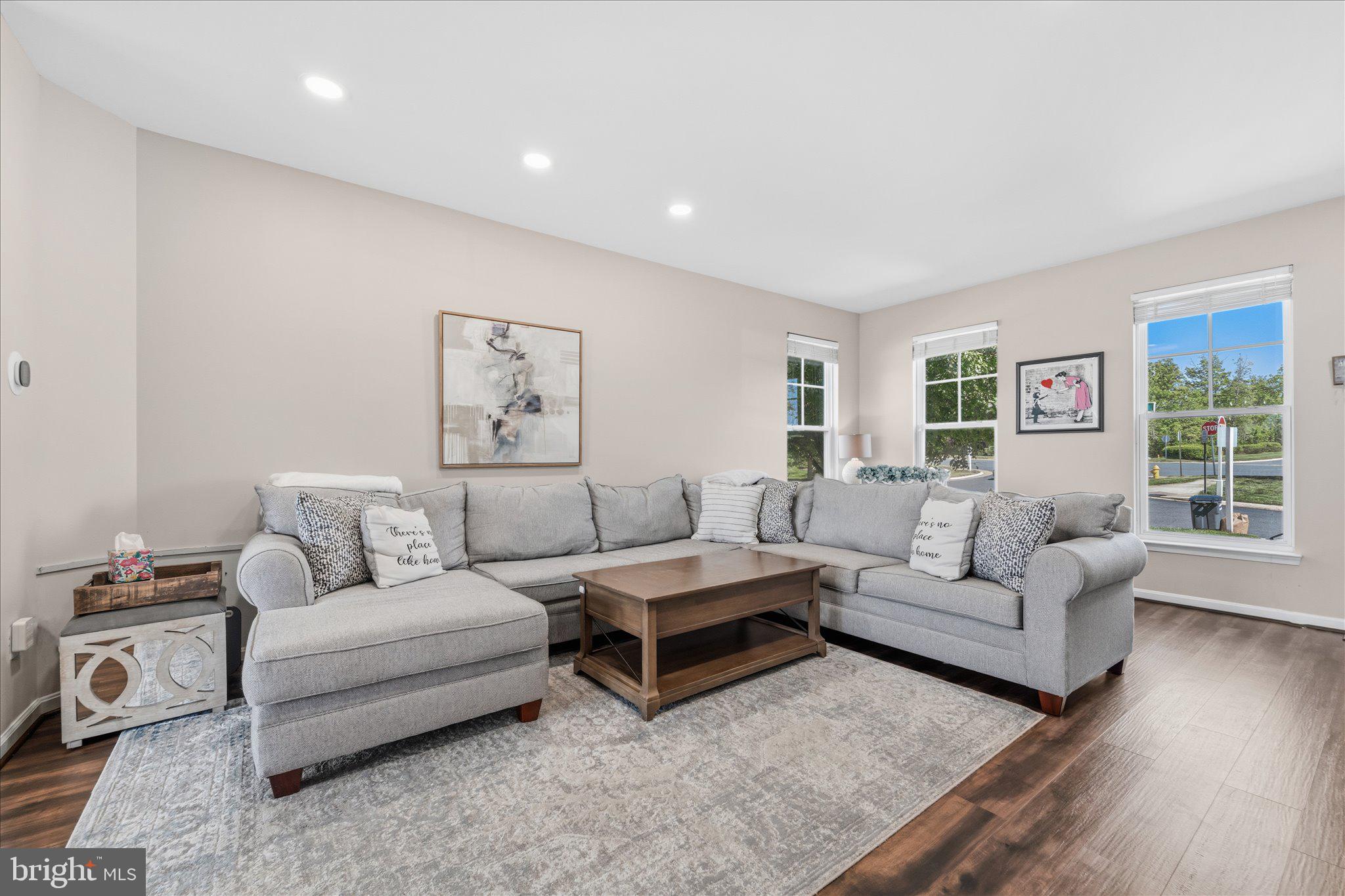 PEMBROOKE - Residential