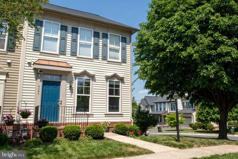 Photo of 9050 Marble Falls Court, BRISTOW, VA 20136 (MLS # VAPW2117884)