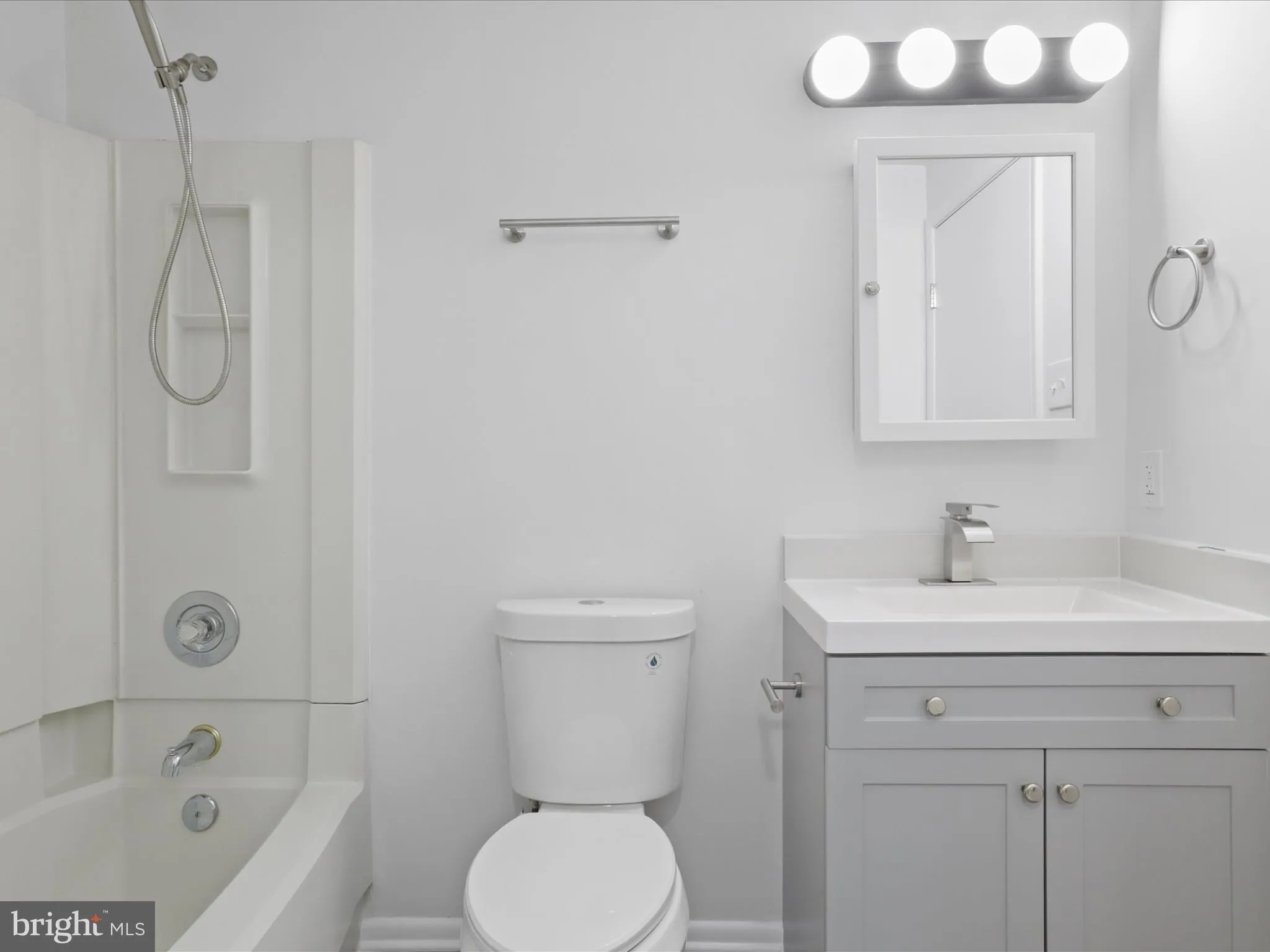 Lorton, Virginia 22079, United States, 2 Bedrooms Bedrooms, ,2 BathroomsBathrooms,Residential,Active,154120