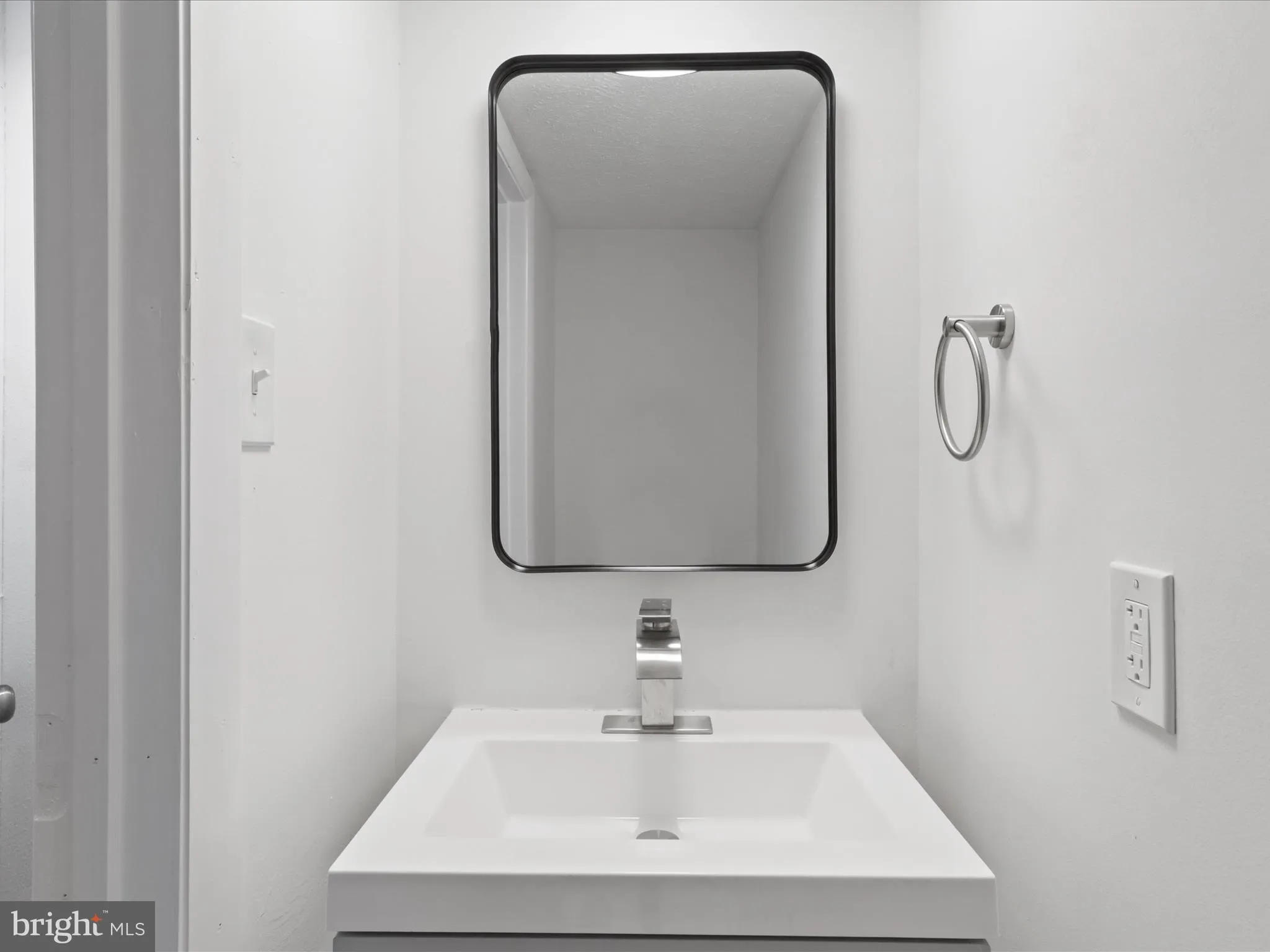 Lorton, Virginia 22079, United States, 2 Bedrooms Bedrooms, ,2 BathroomsBathrooms,Residential,Active,154120