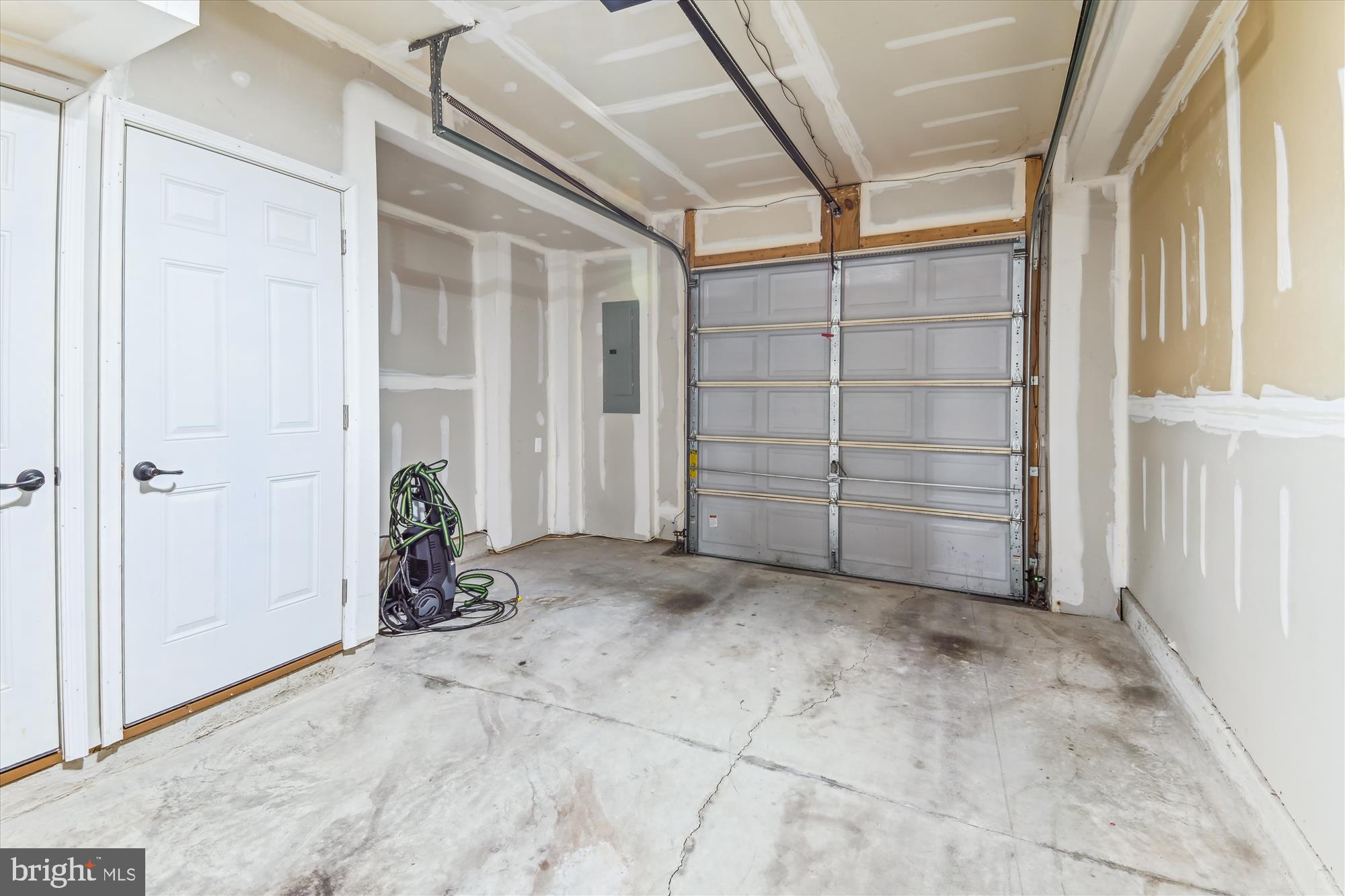 HOWARD SQUARE - Residential Lease