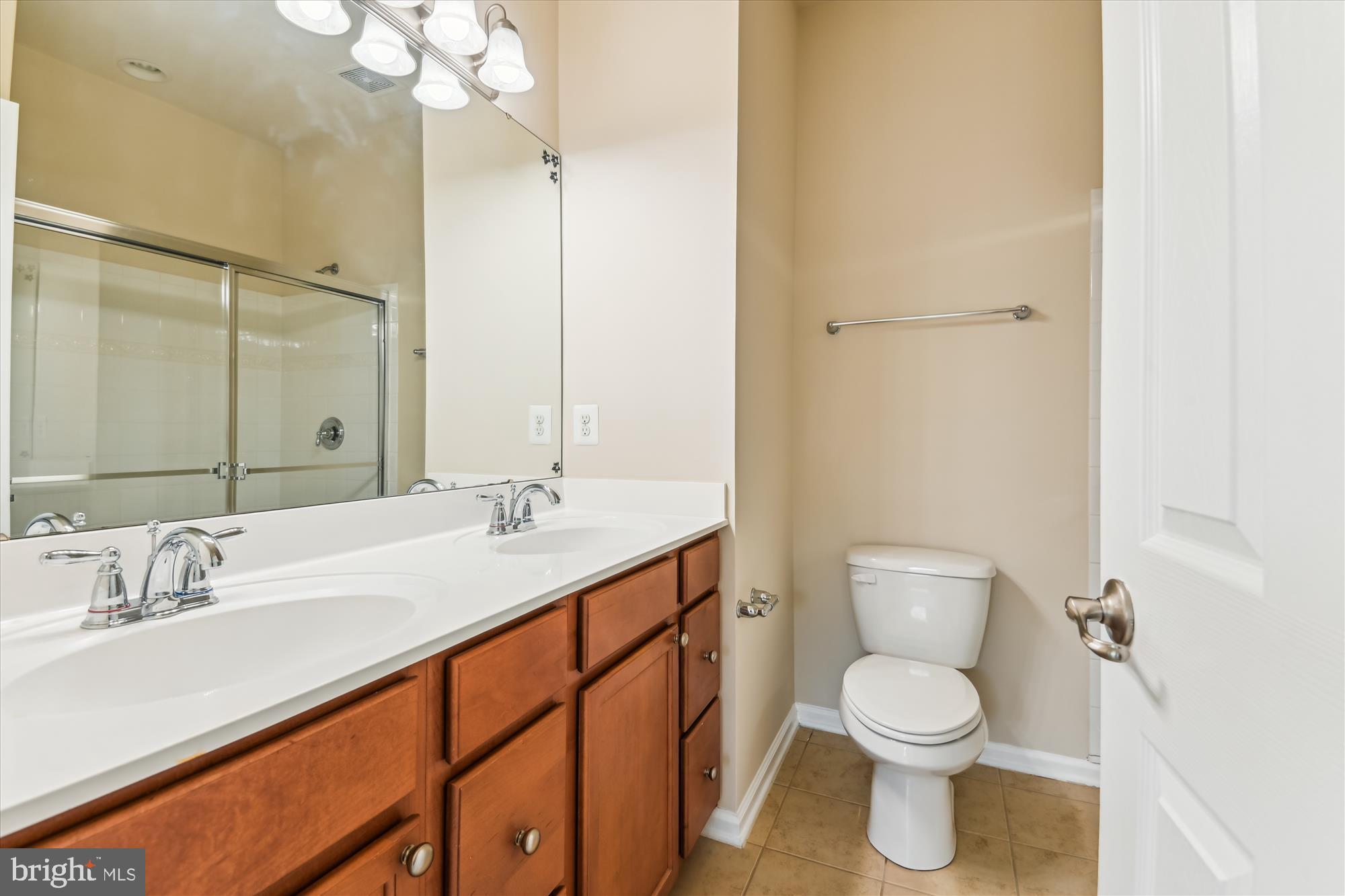 HOWARD SQUARE - Residential Lease