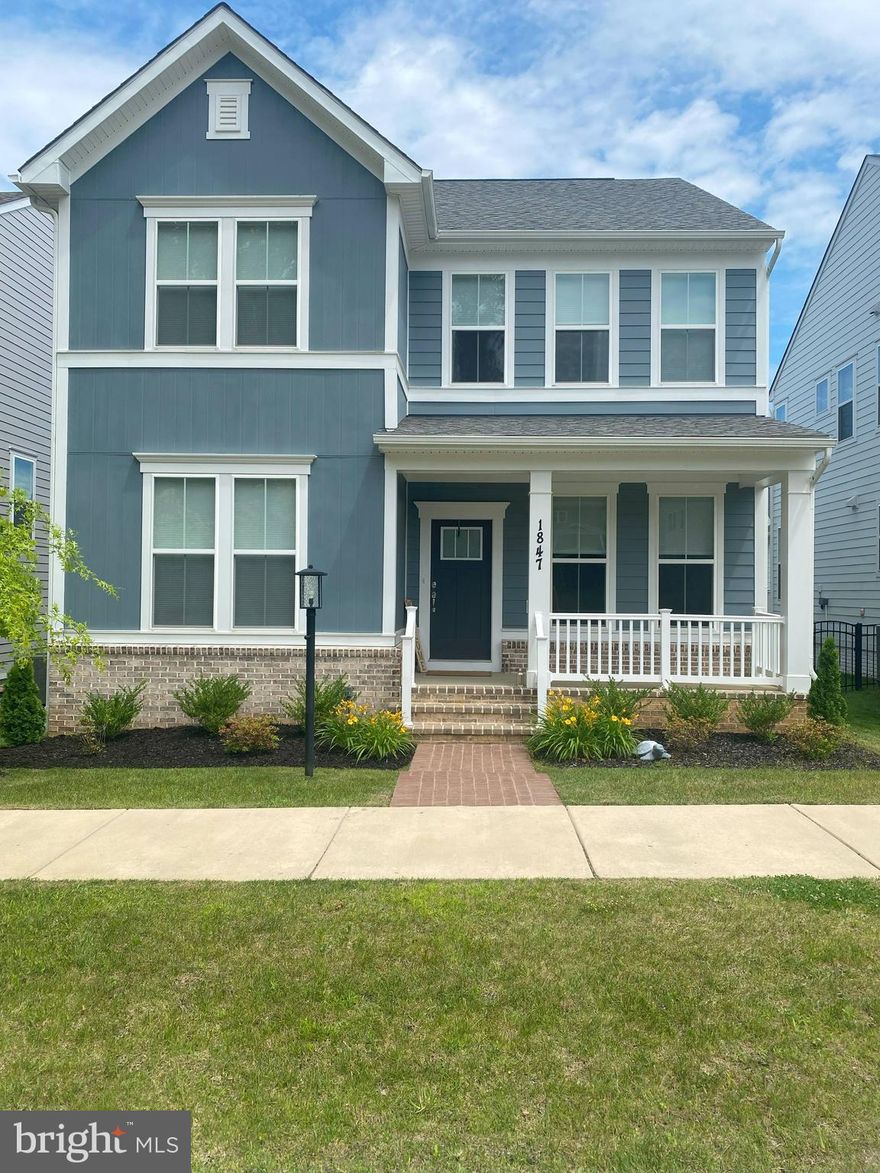 Welcome to Potomac Shores!! Pulte Portland Model built in 2022, with many upgrades to include a gourmet kitchen, home office, upper level laundry, rec room, EV charger, and much, much more. Enjoy all that Potomac Shores has to offer: golf, walking trails, pool, clubhouse, tennis courts and close proximity to the Potomac River. This gorgeous and immaculate home is also conveniently located close to commuter lots and many local attractions!