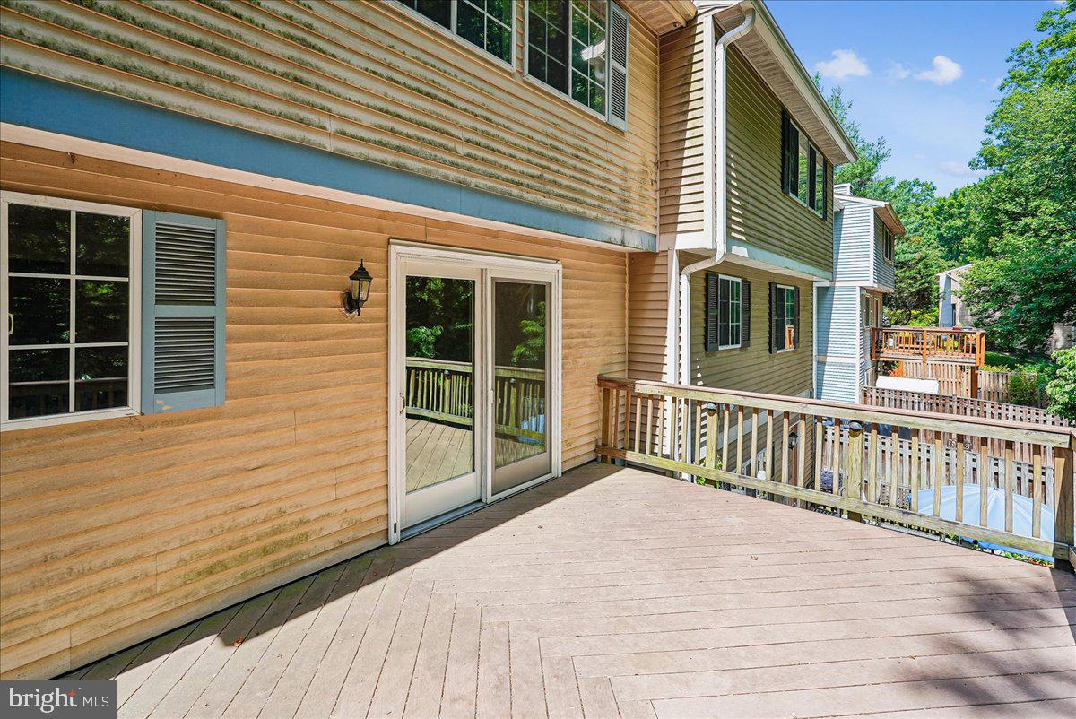 2331 MIDDLE CREEK LANE
