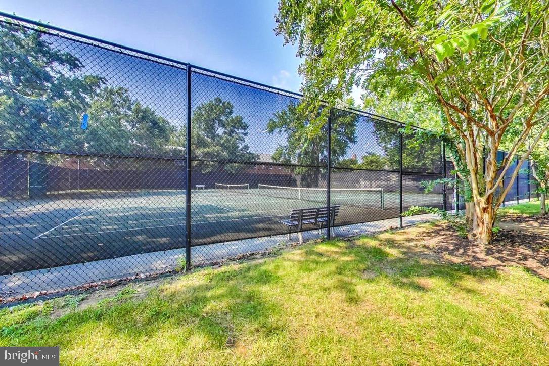 4501 ARLINGTON BOULEVARD 806
