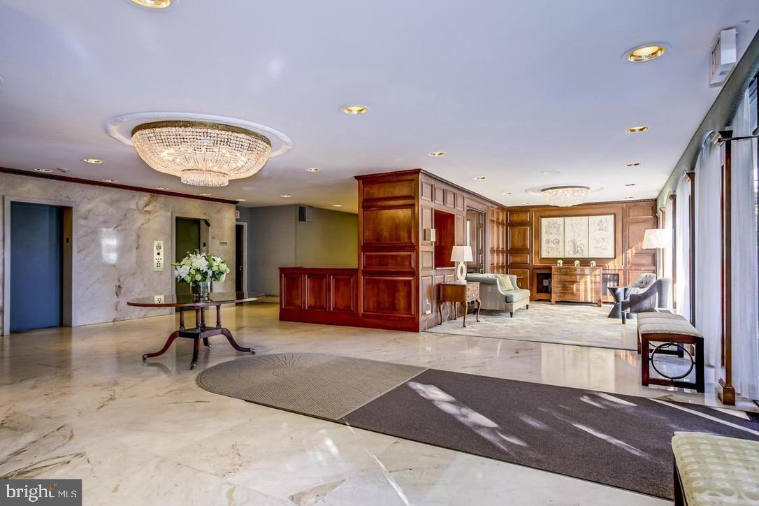 4501 ARLINGTON BOULEVARD 806