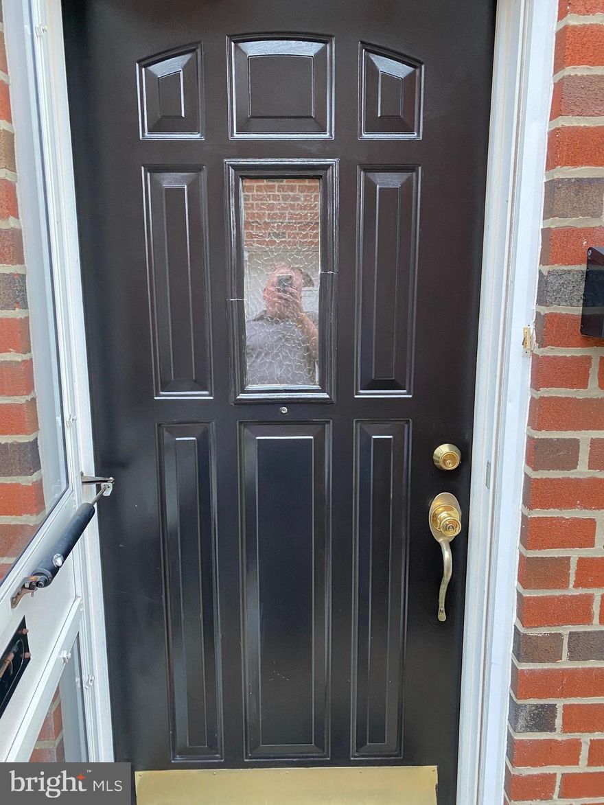 Email only, no phone calls please.  650 CREDIT SCORE NEEDED!! 3 bedroom 2 bath in Bells Corner,,,, Finished basement