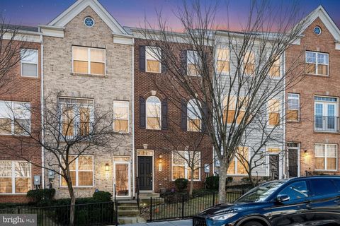 Photo of 146 SW Danbury Street SW, WASHINGTON, DC 20032 (MLS # DCDC2248600)