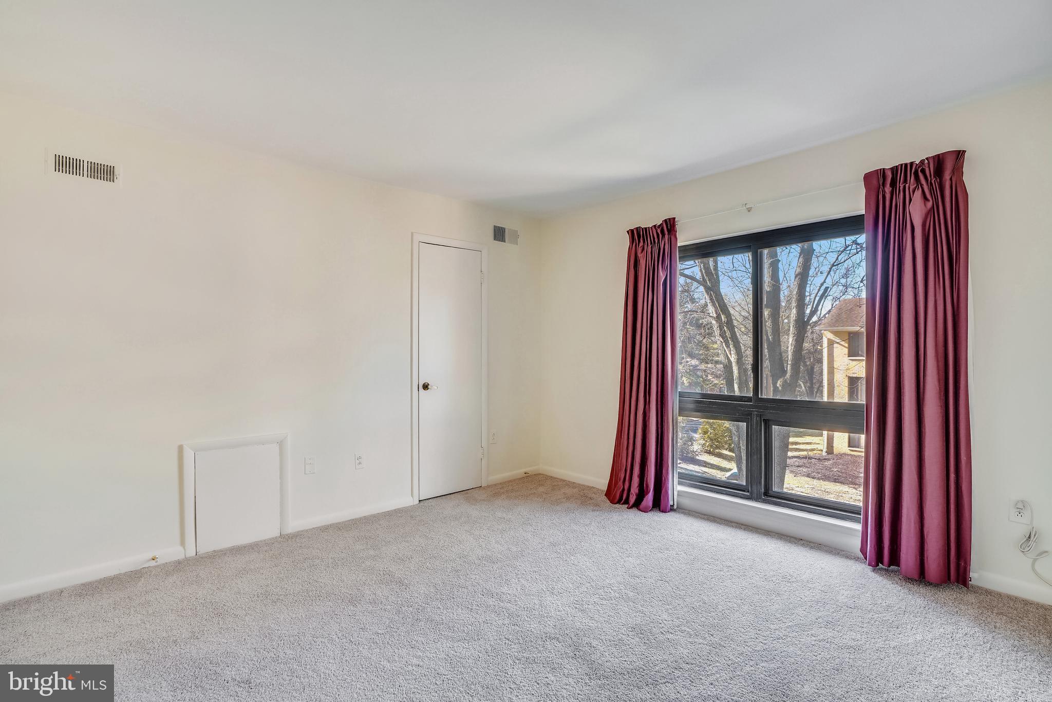 LONG REACH - Residential Lease