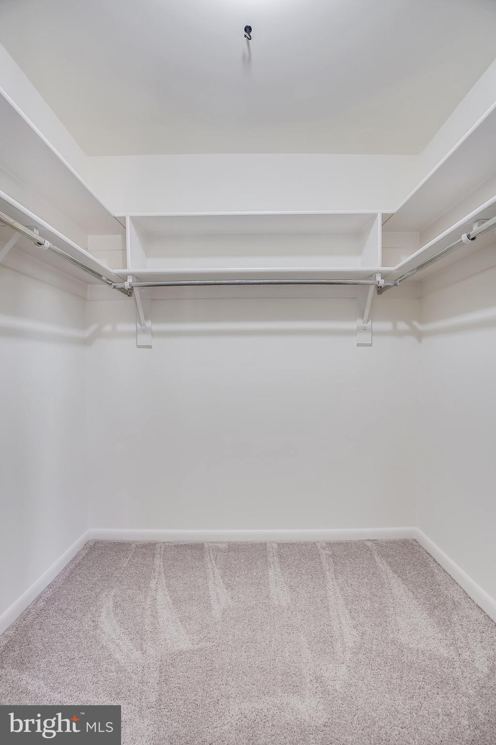 LONG REACH - Residential Lease