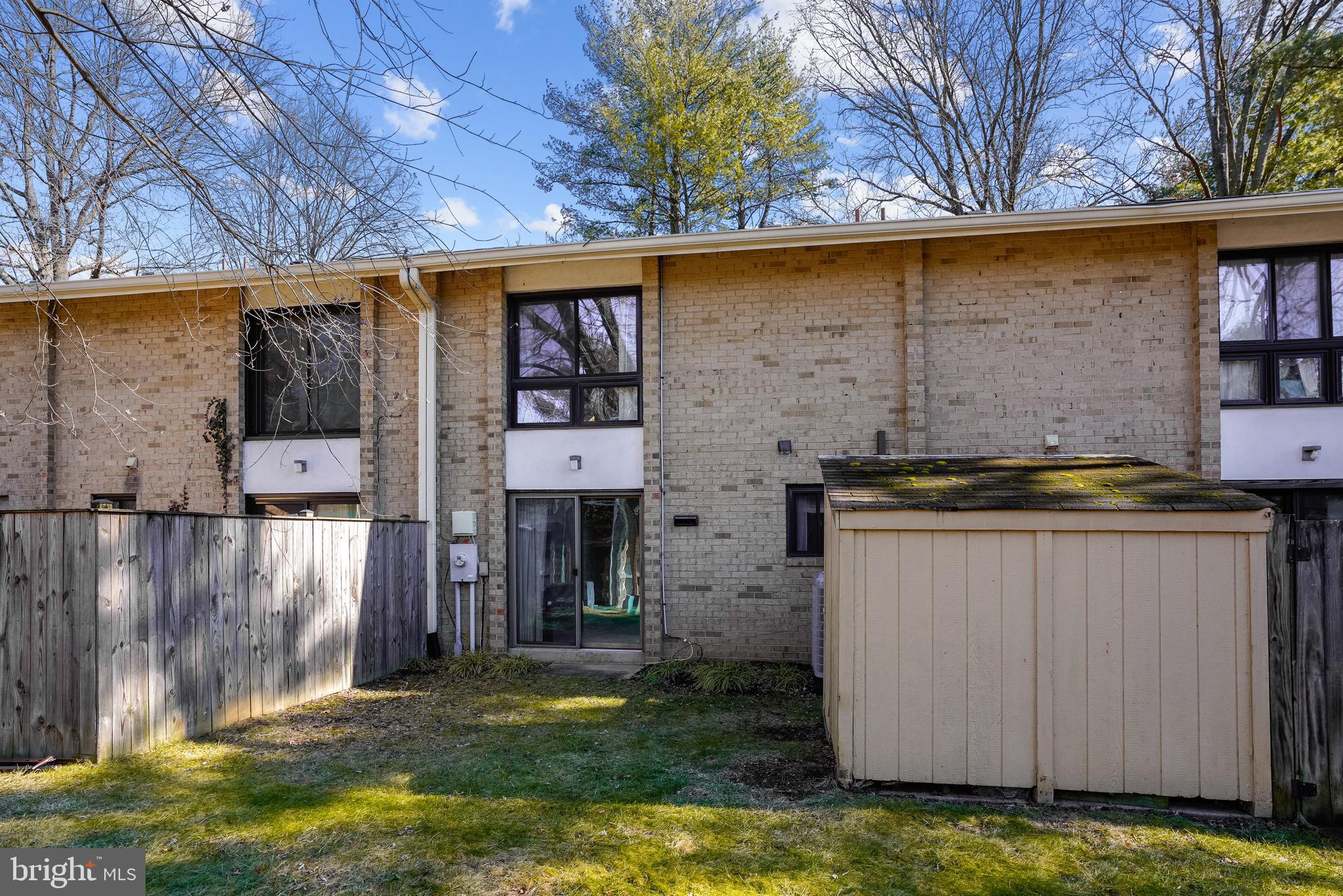 LONG REACH - Residential Lease