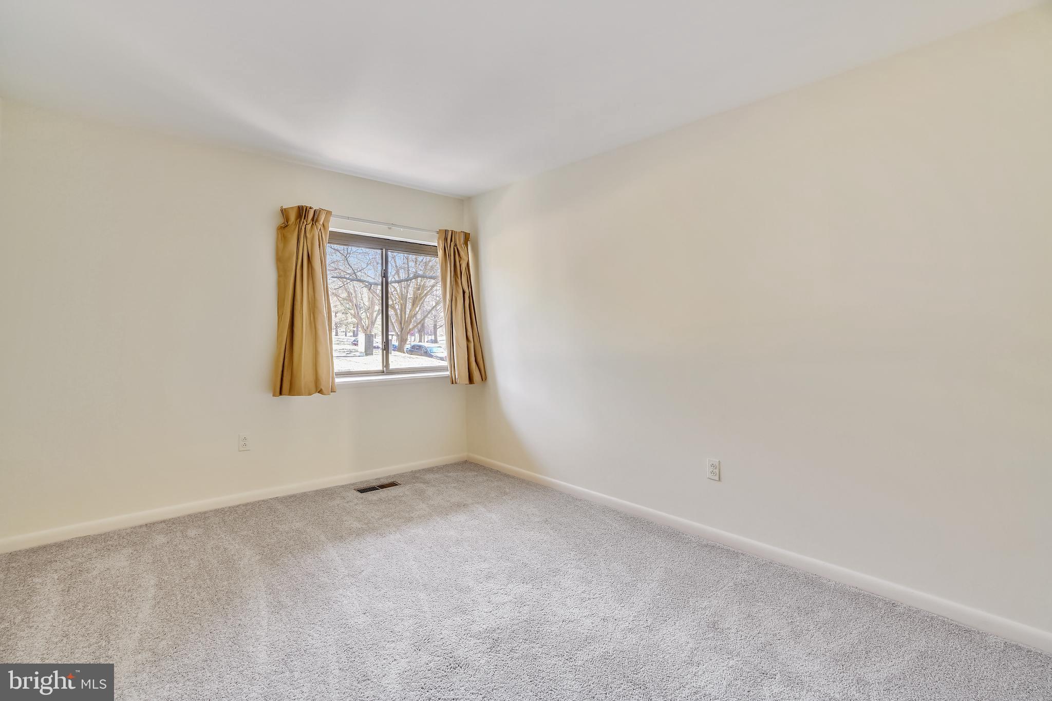 LONG REACH - Residential Lease