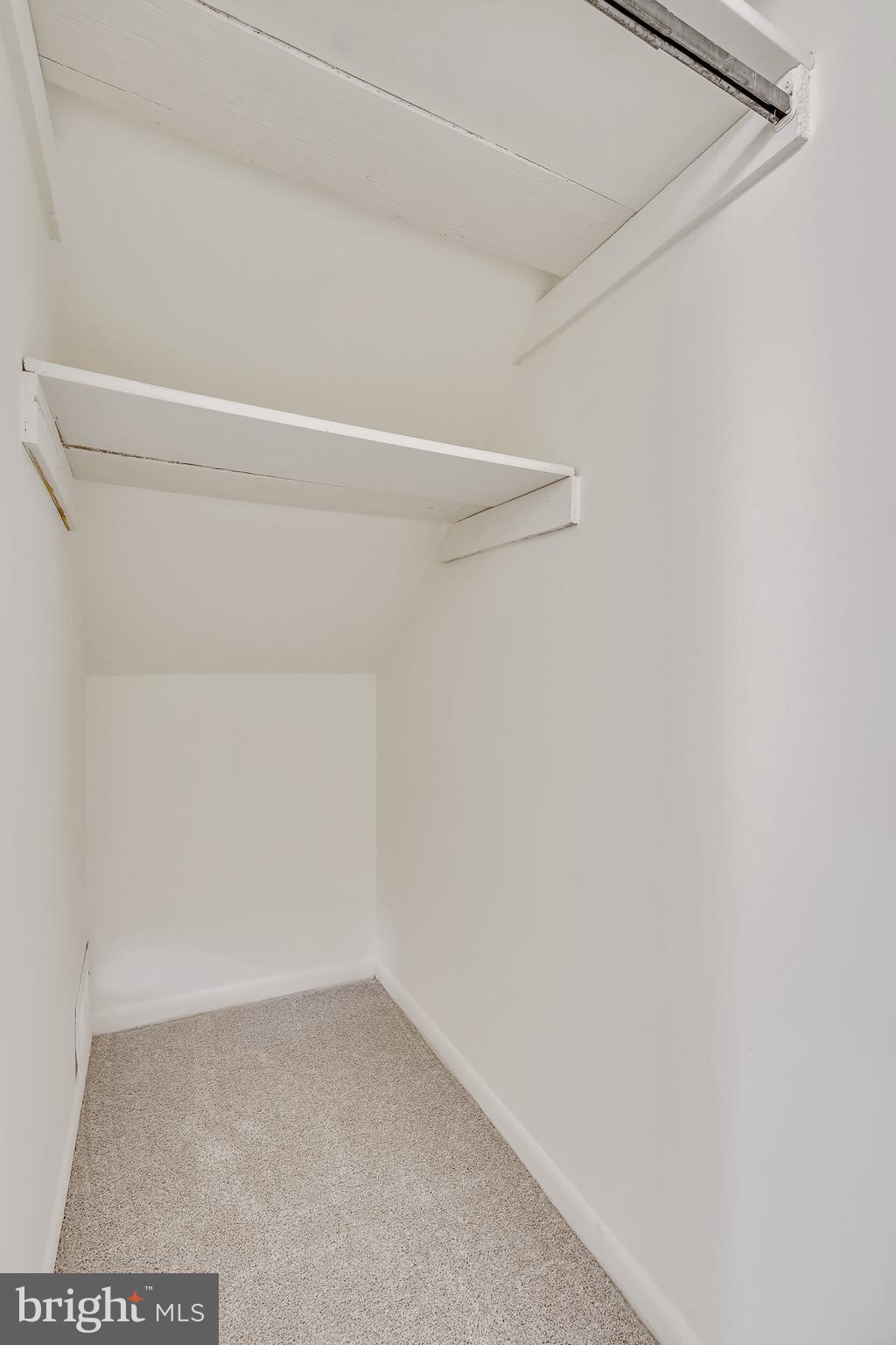 LONG REACH - Residential Lease