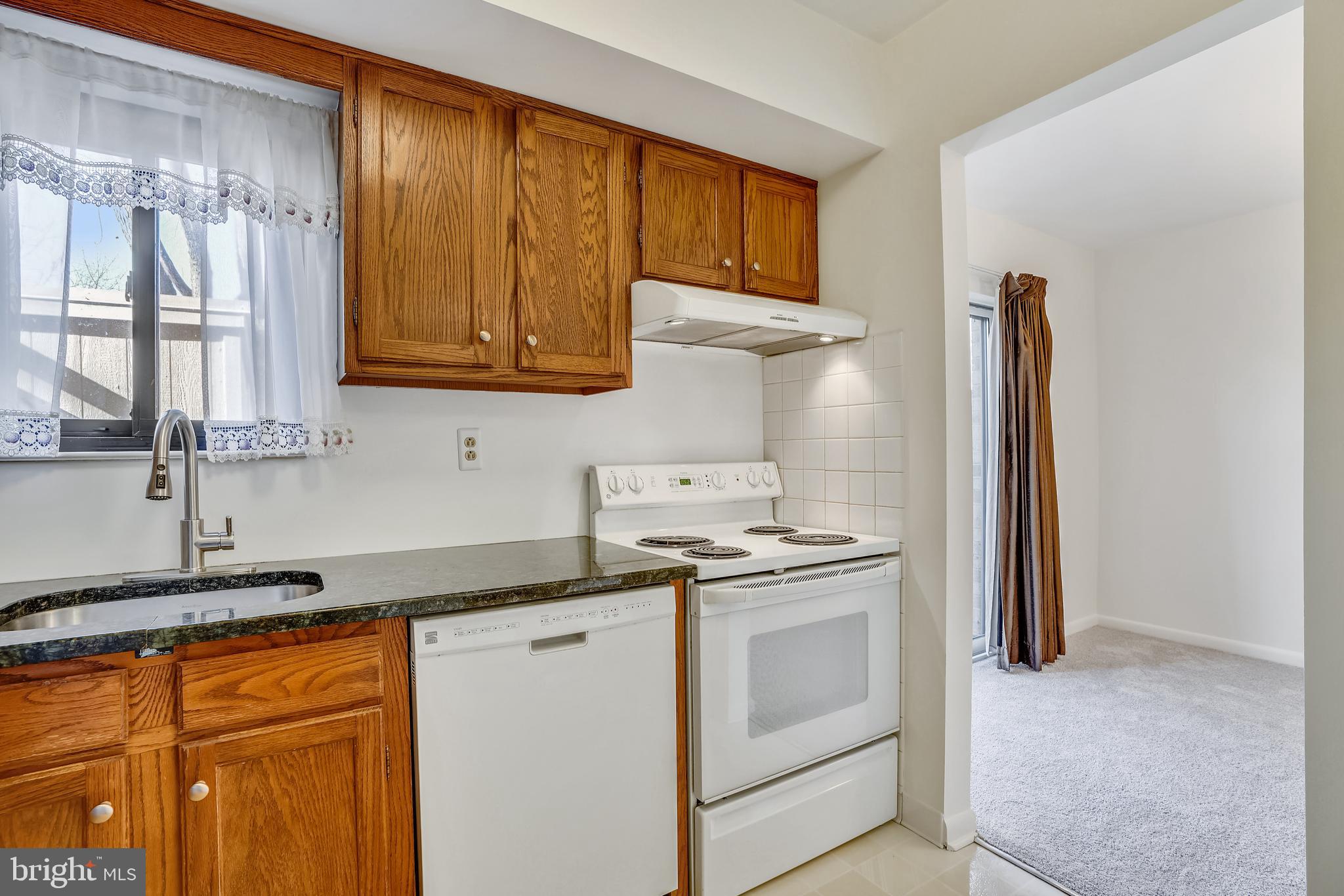 LONG REACH - Residential Lease