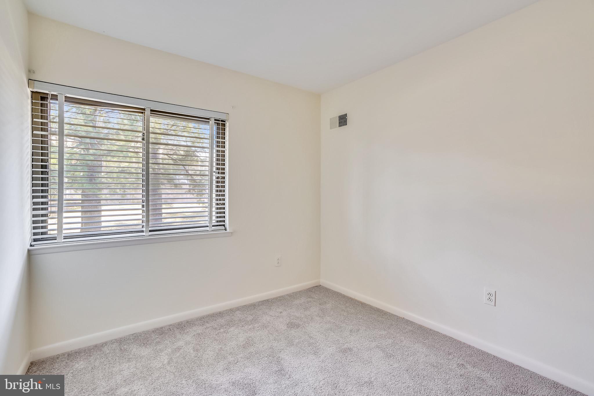 LONG REACH - Residential Lease