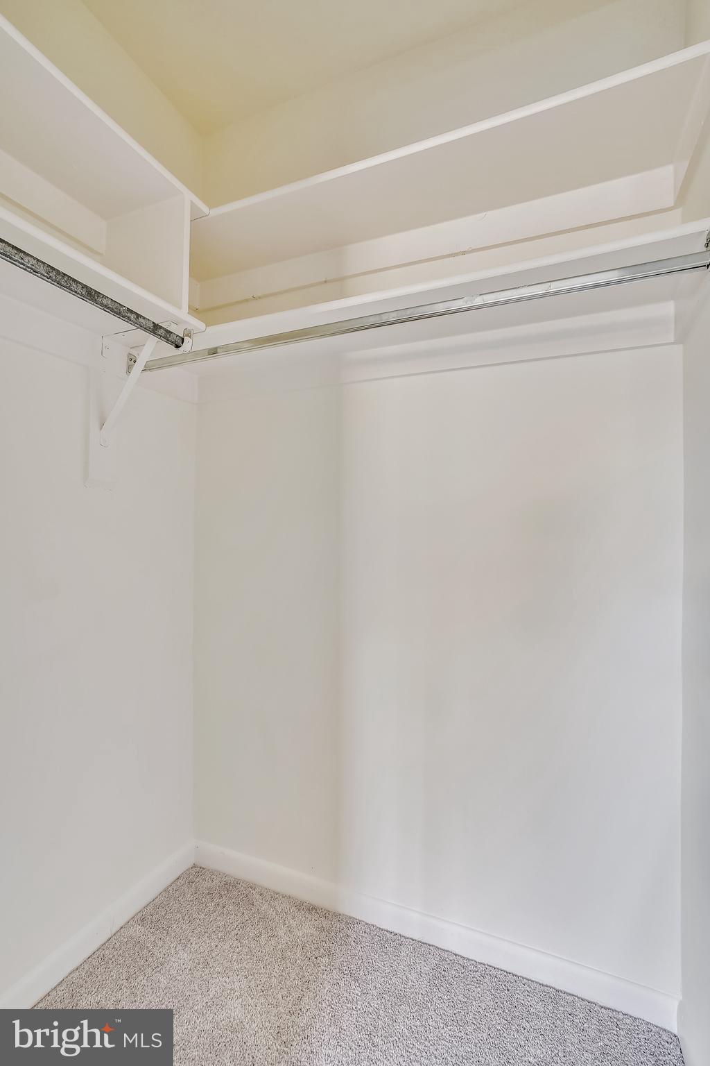 LONG REACH - Residential Lease