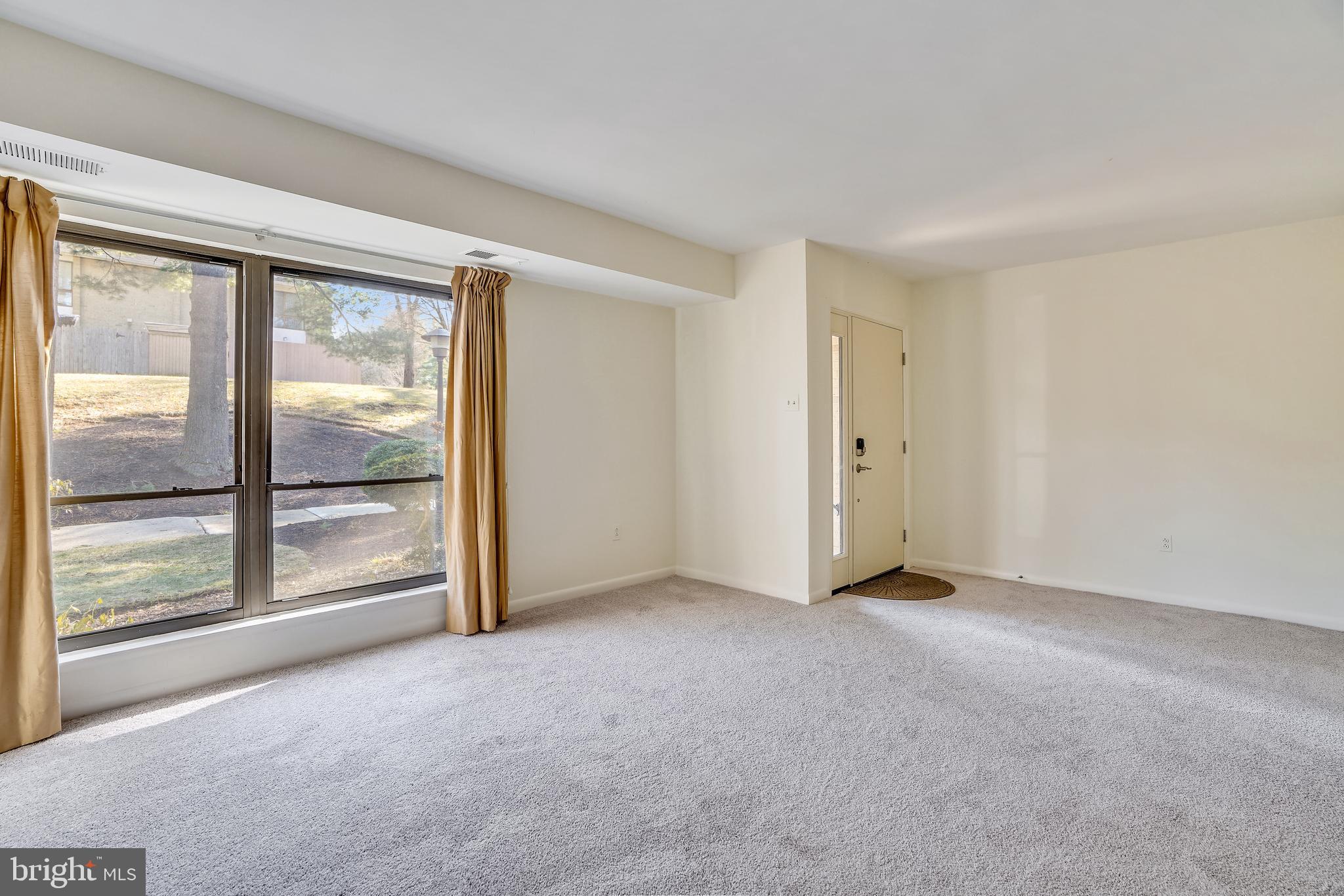 LONG REACH - Residential Lease