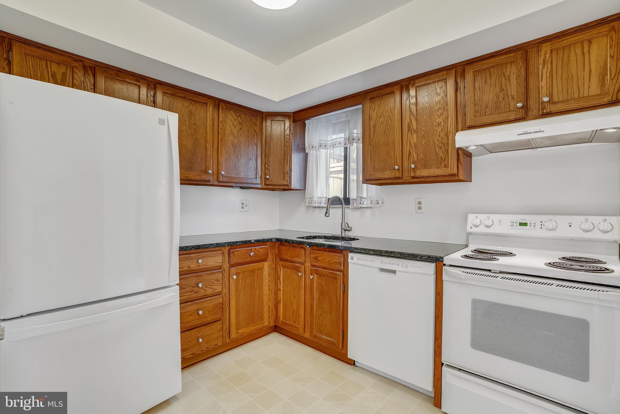 LONG REACH - Residential Lease