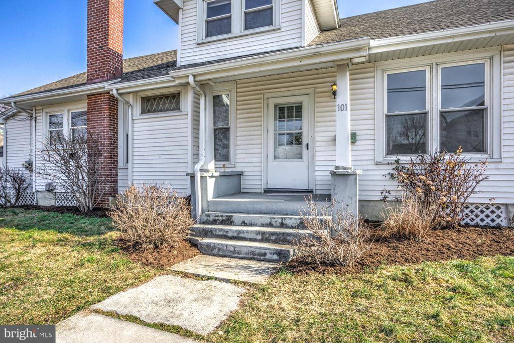 Photo of 101 N Custer Avenue, New Holland, PA 17557 (MLS # PALA2047476)