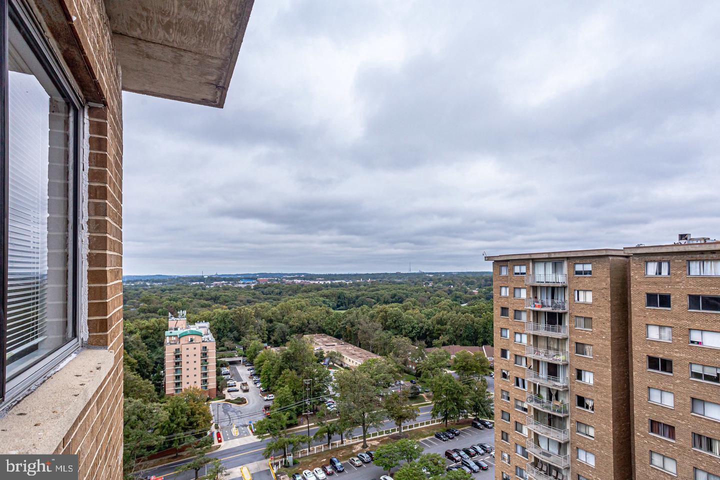 PRESIDENTIAL TOWERS - Residential