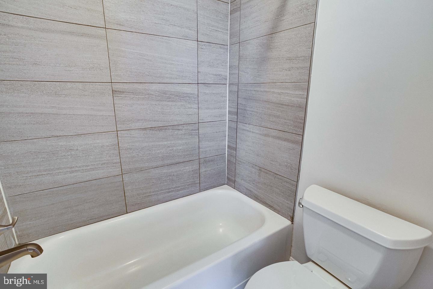 PRESIDENTIAL TOWERS - Residential