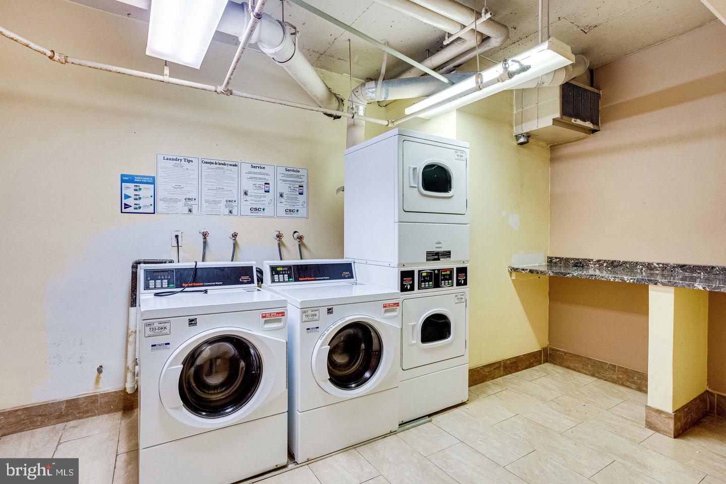 PRESIDENTIAL TOWERS - Residential