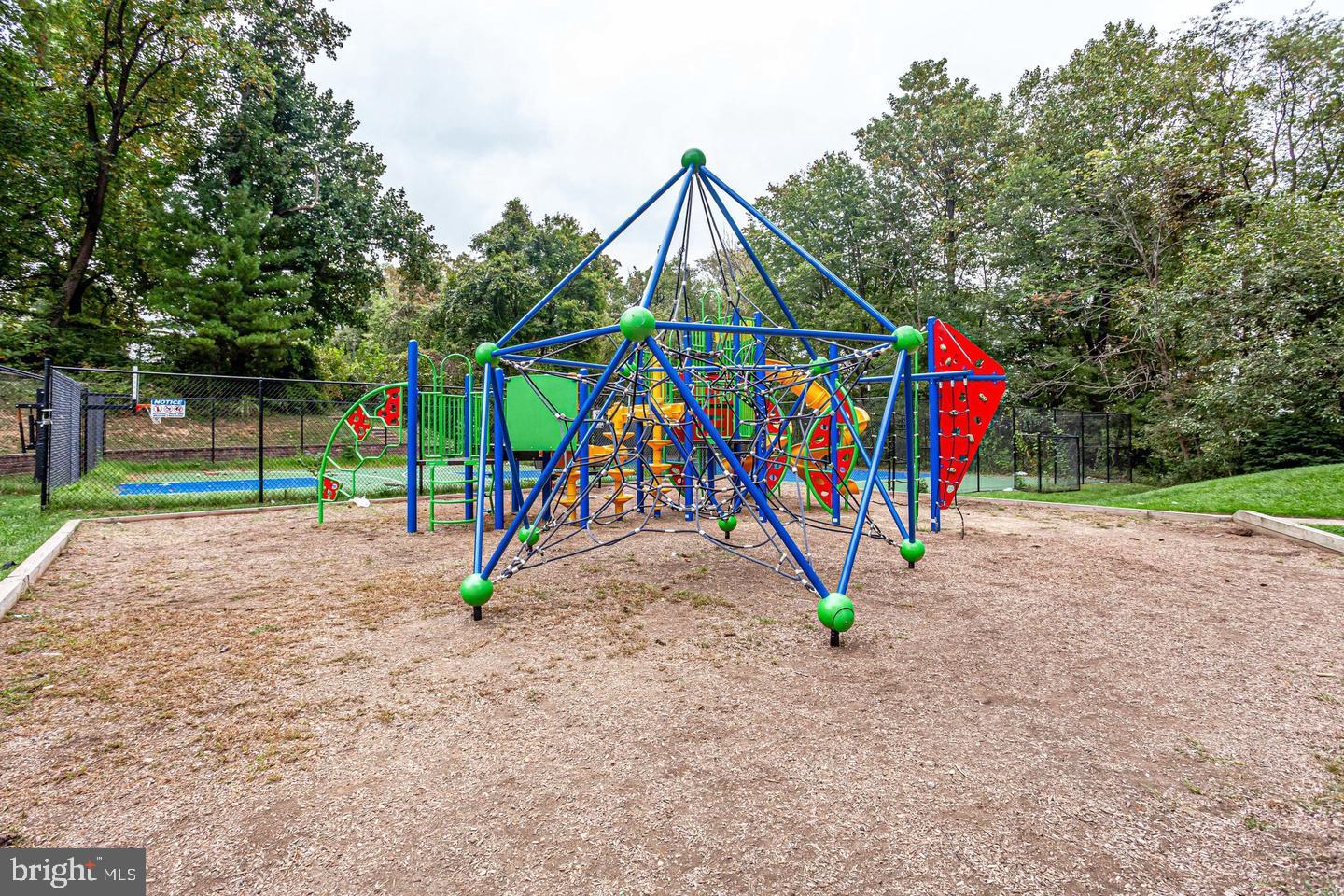 PRESIDENTIAL TOWERS - Residential