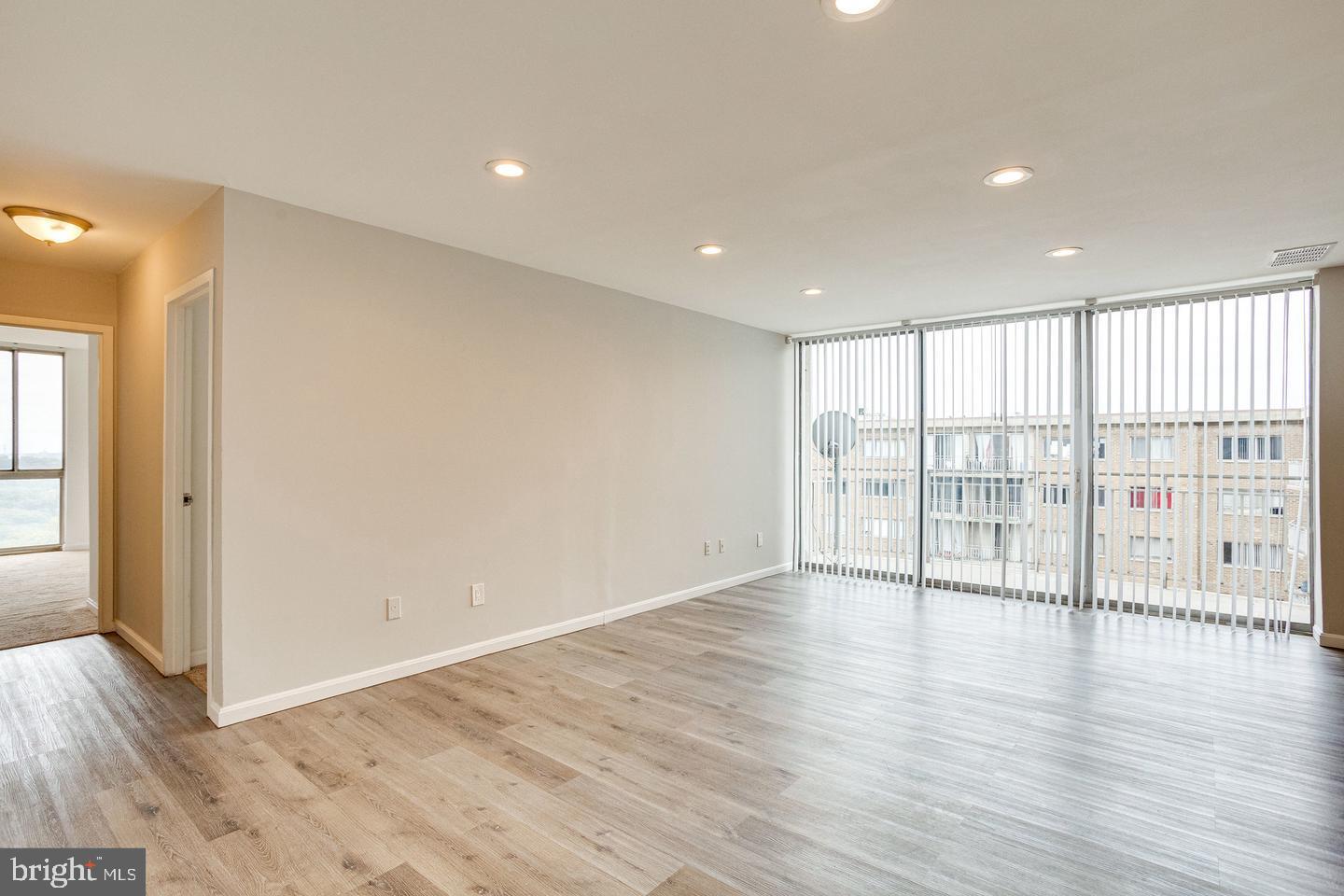 PRESIDENTIAL TOWERS - Residential