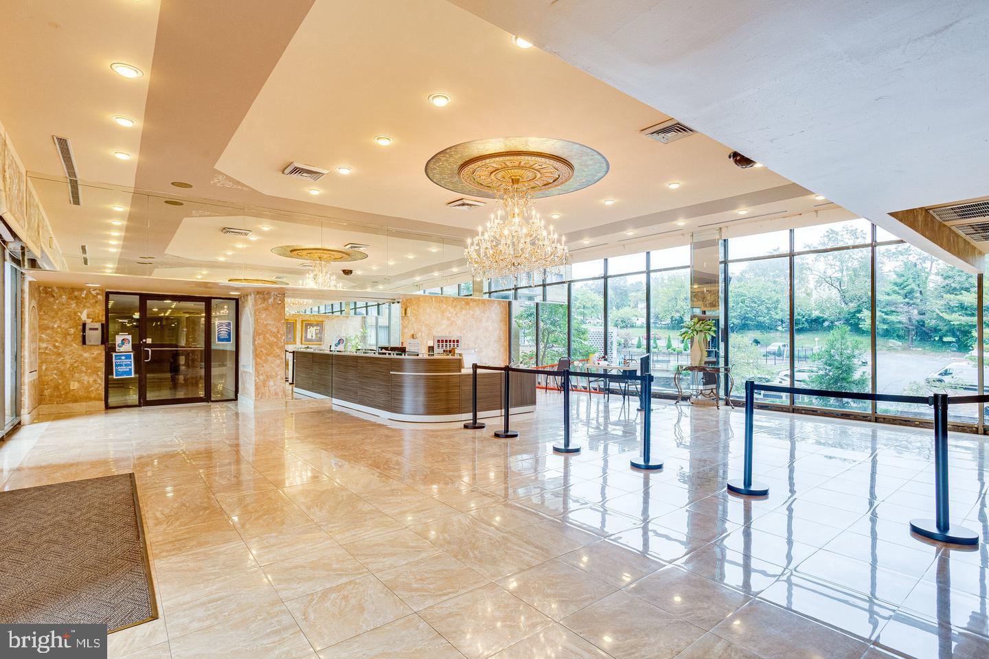 PRESIDENTIAL TOWERS - Residential