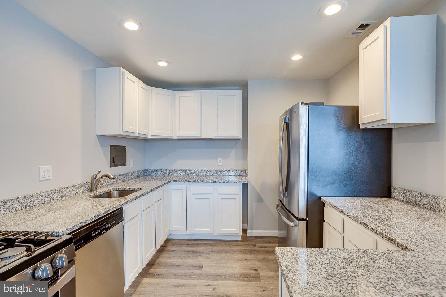 PRESIDENTIAL TOWERS - Residential