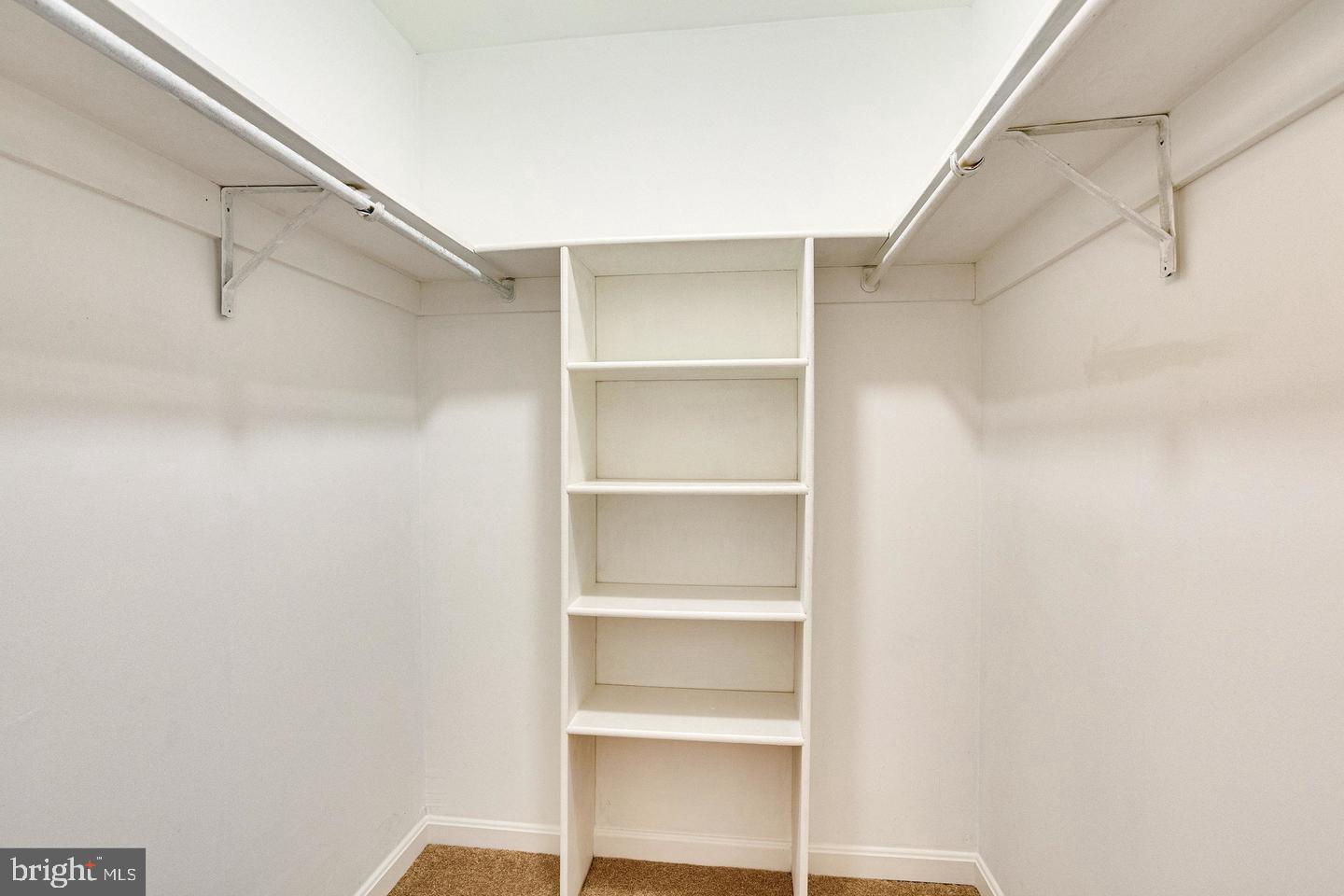 PRESIDENTIAL TOWERS - Residential