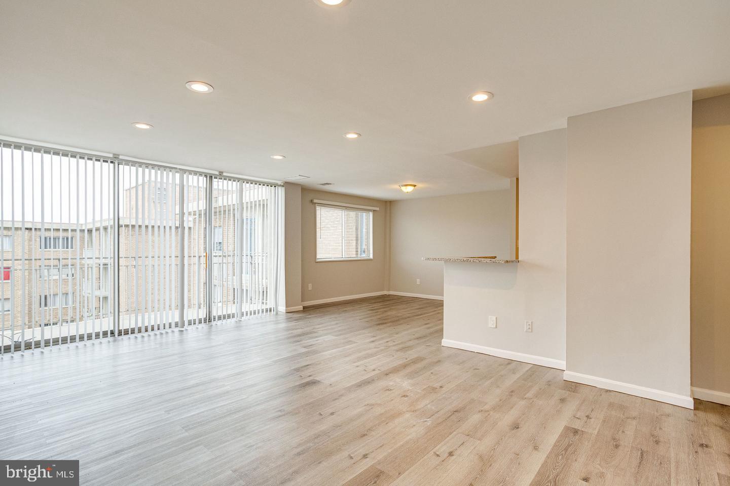 PRESIDENTIAL TOWERS - Residential