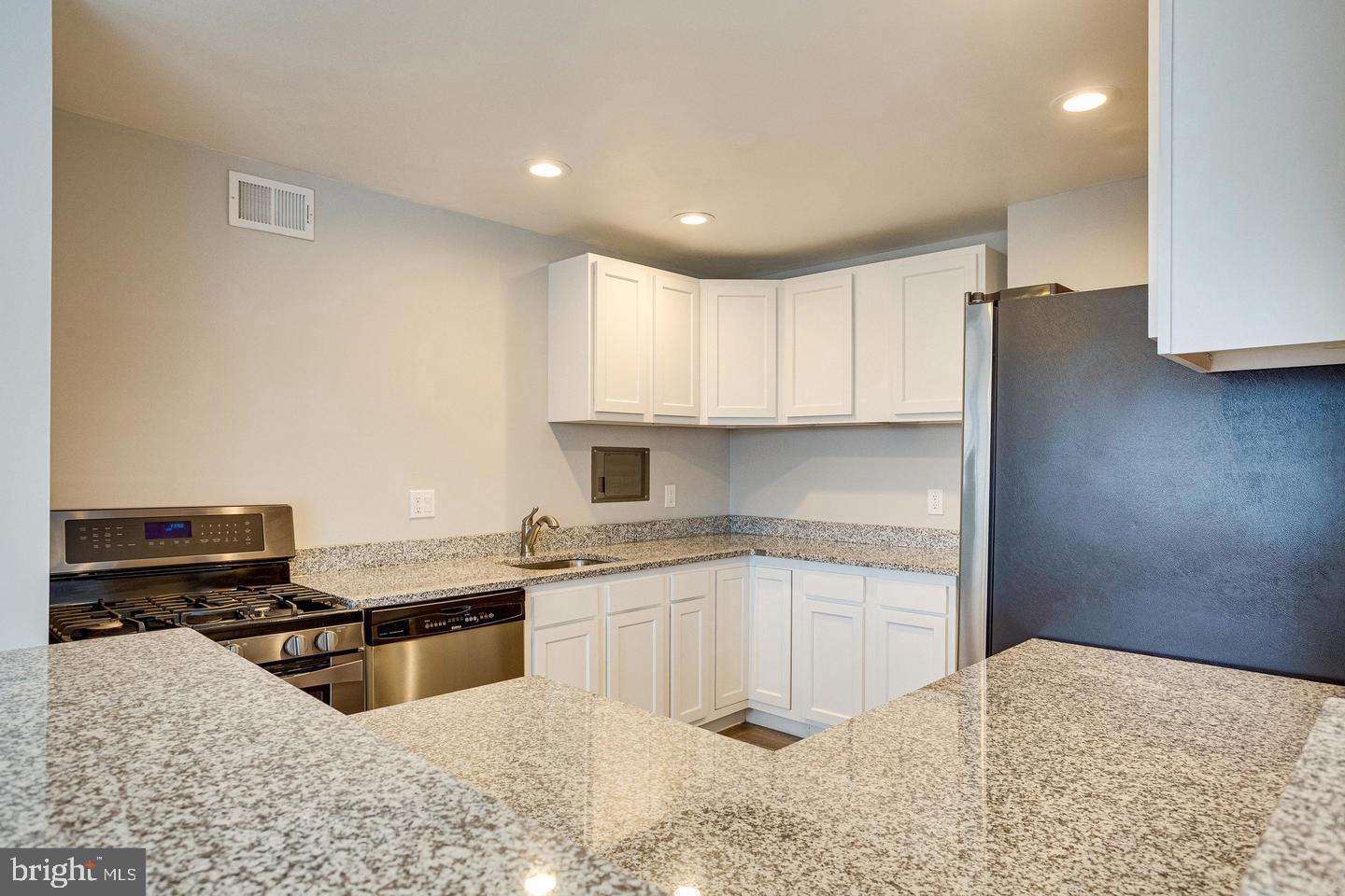 PRESIDENTIAL TOWERS - Residential