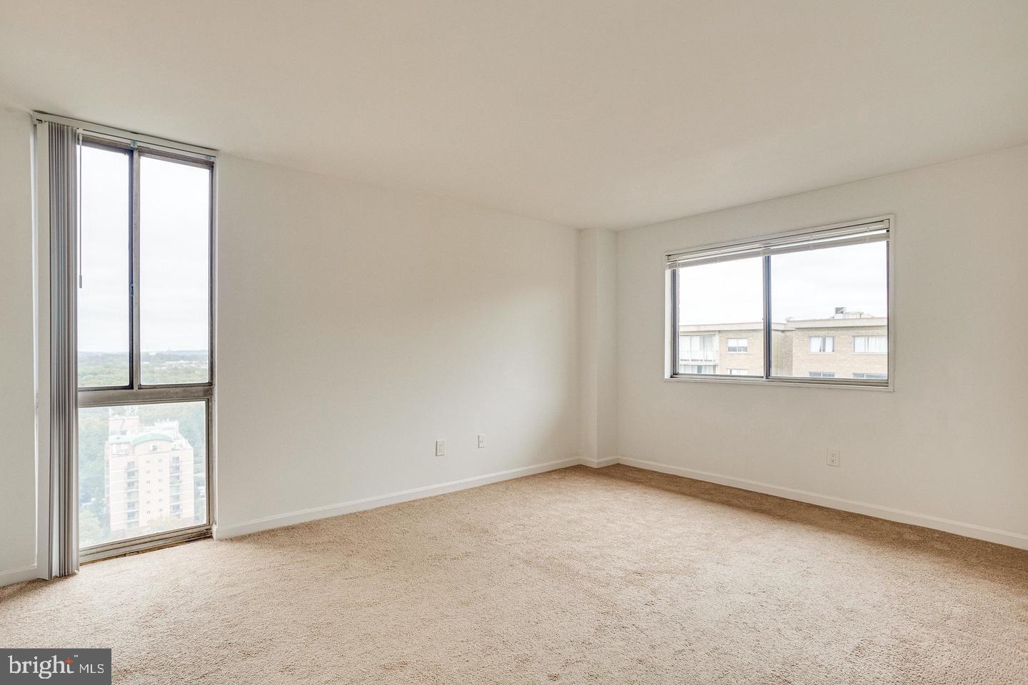 PRESIDENTIAL TOWERS - Residential